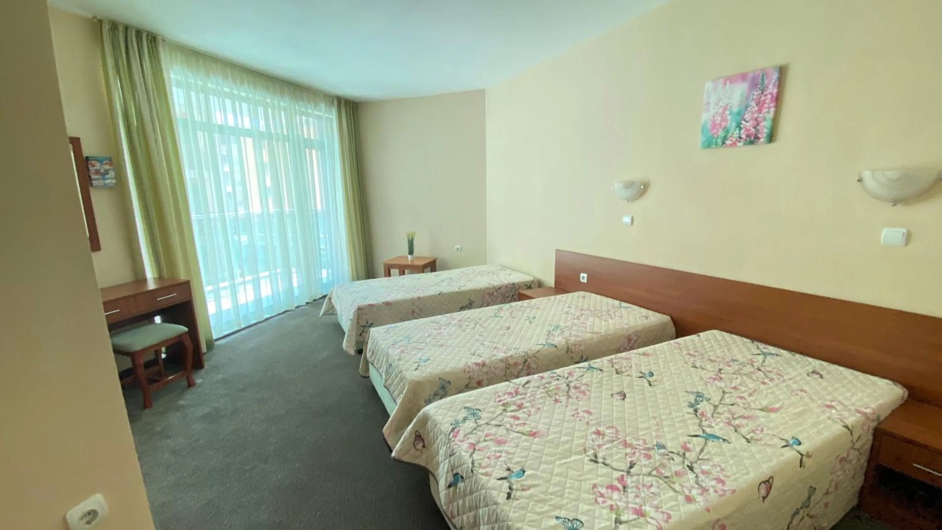 Photo of the whole room, Bed in Hotel L&B- Free parking