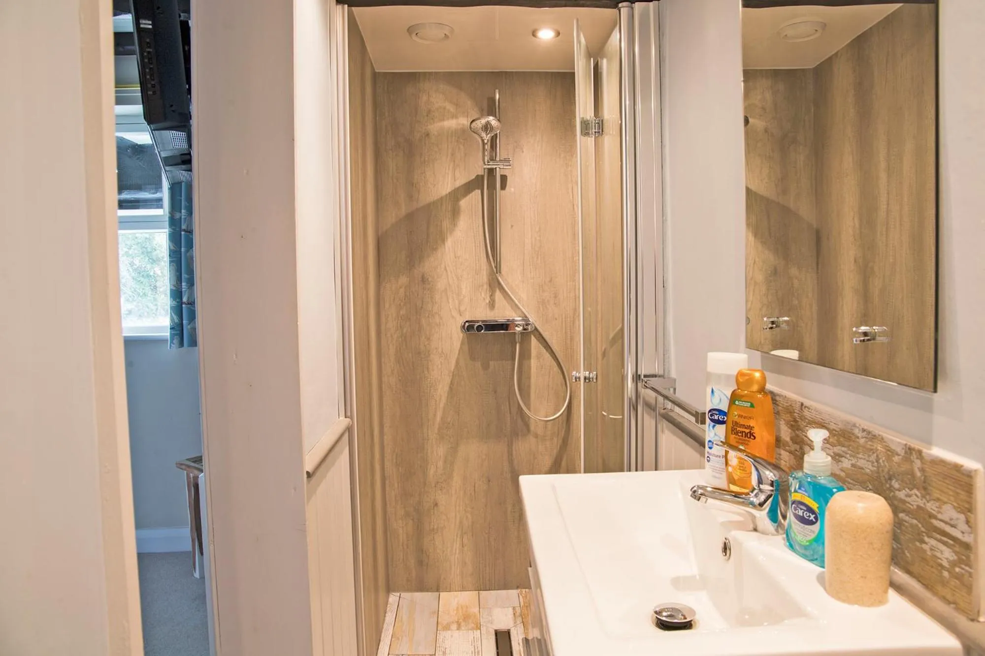 Bathroom in Hawthorn Farm Guest House