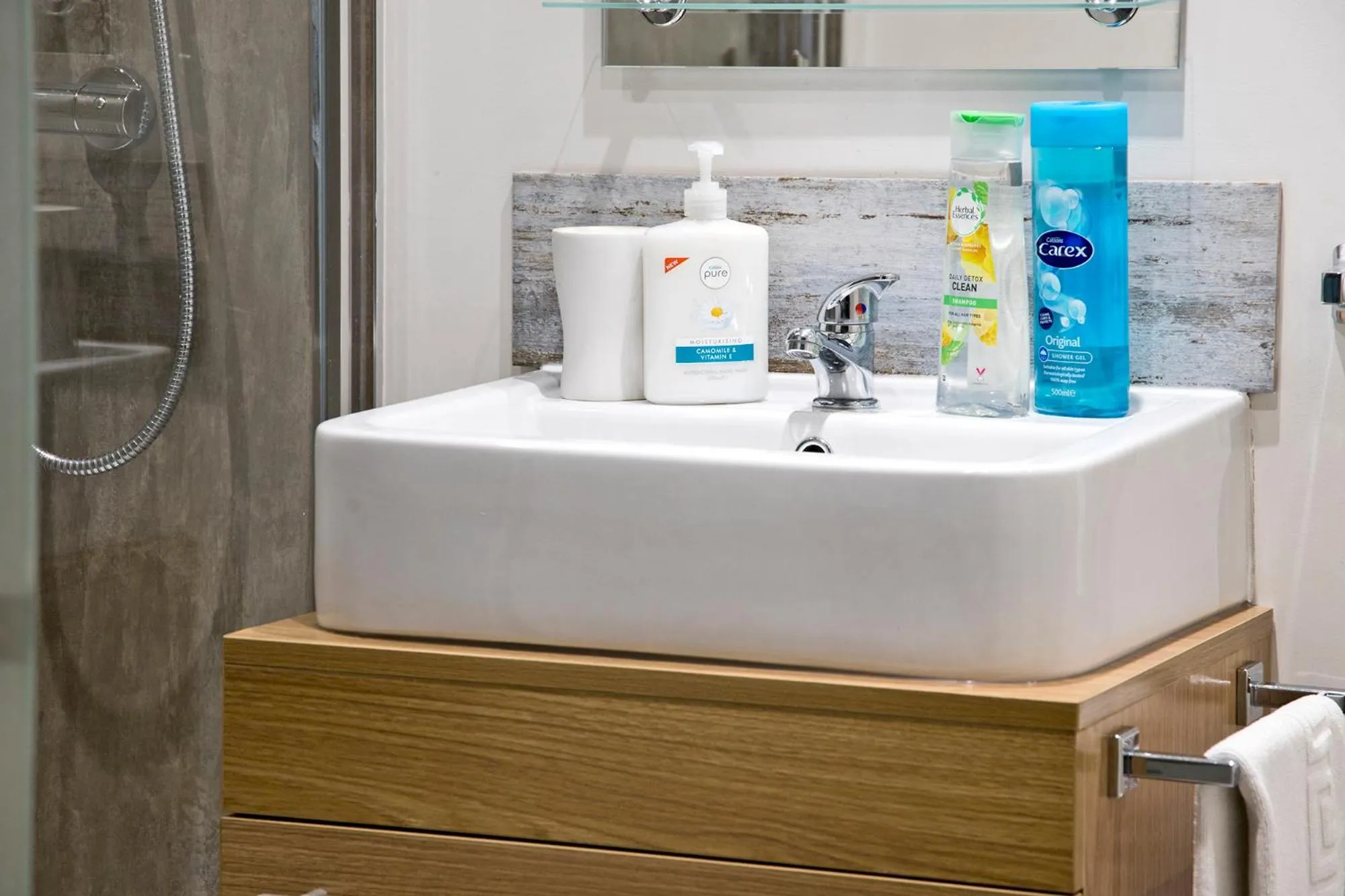 Bathroom in Hawthorn Farm Guest House