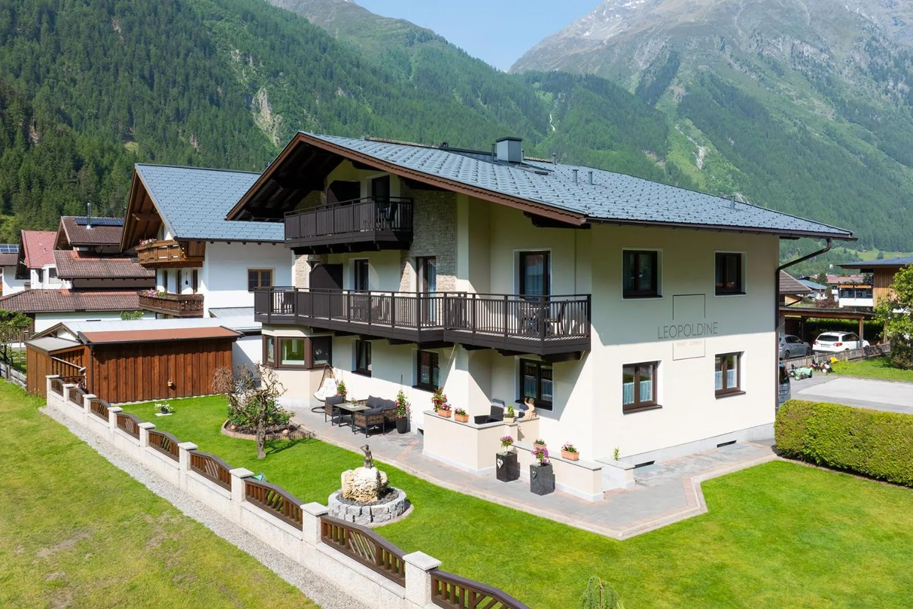 Property building in LEOPOLDINE Apart Zimmer