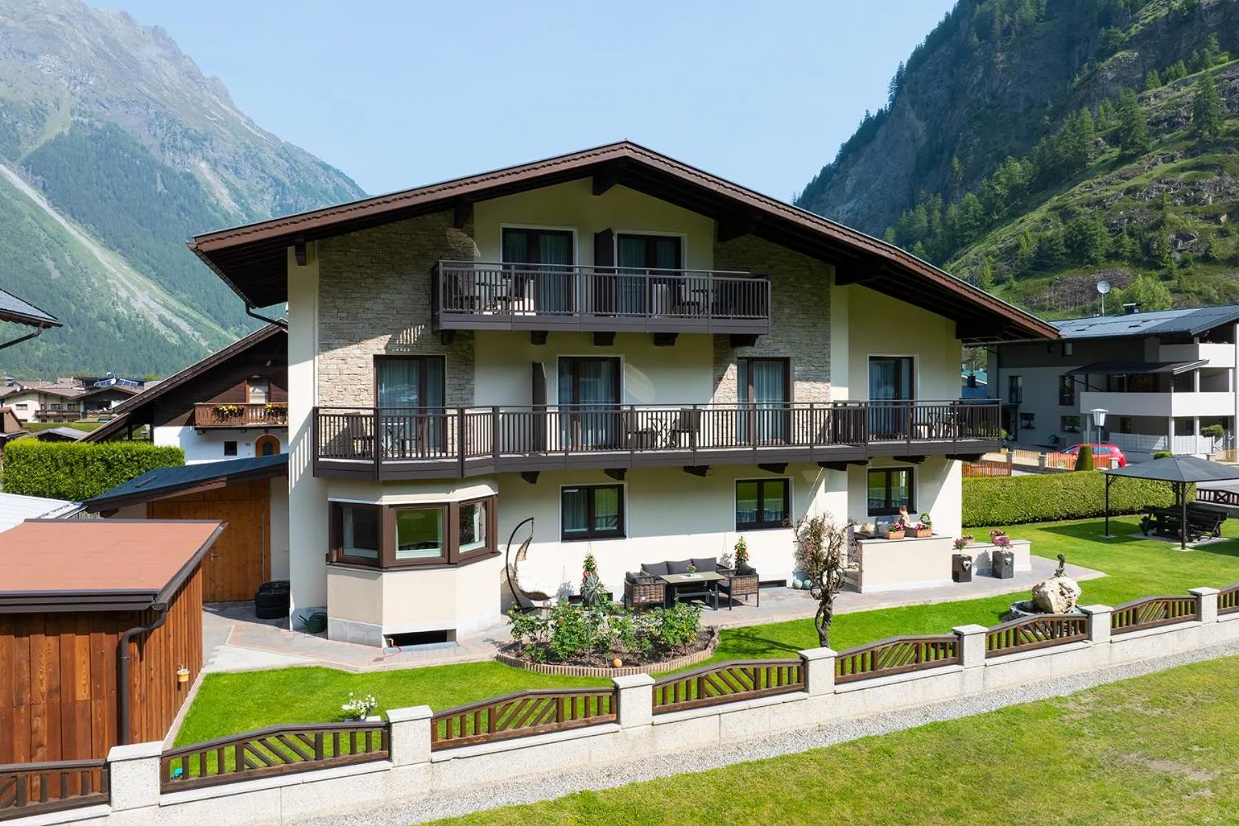 Property building in LEOPOLDINE Apart Zimmer