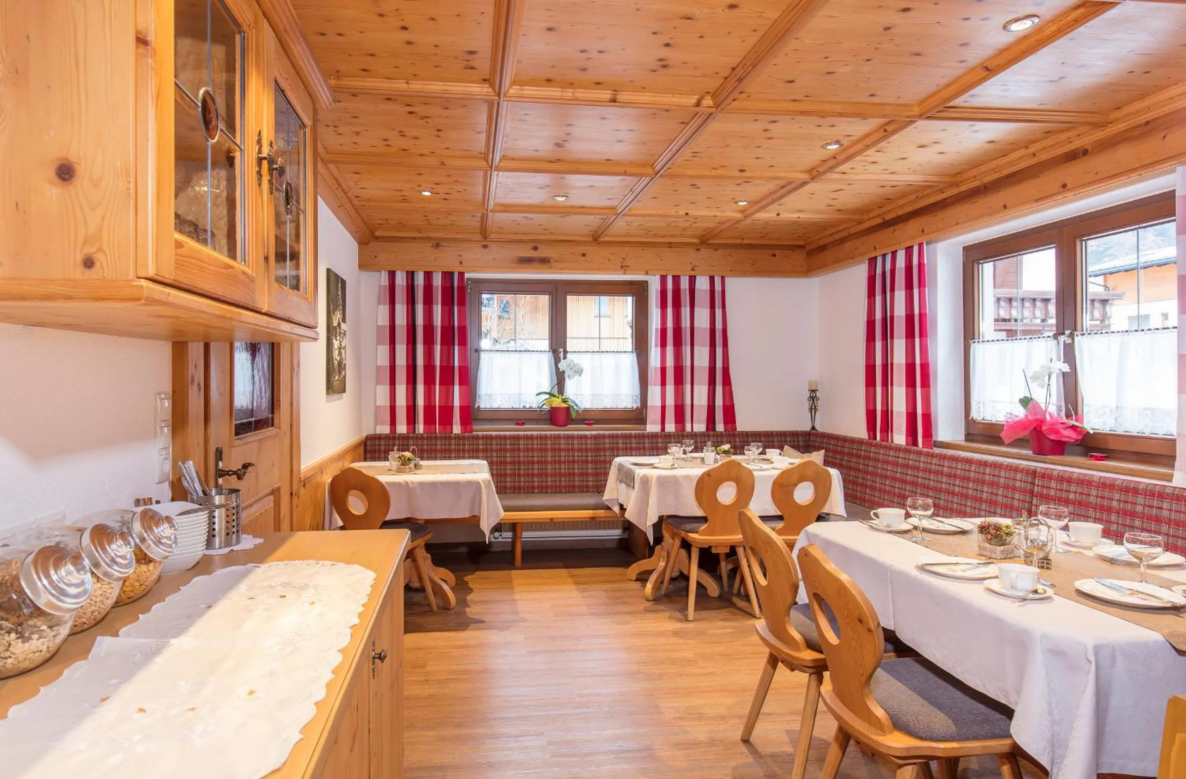 Breakfast in LEOPOLDINE Apart Zimmer