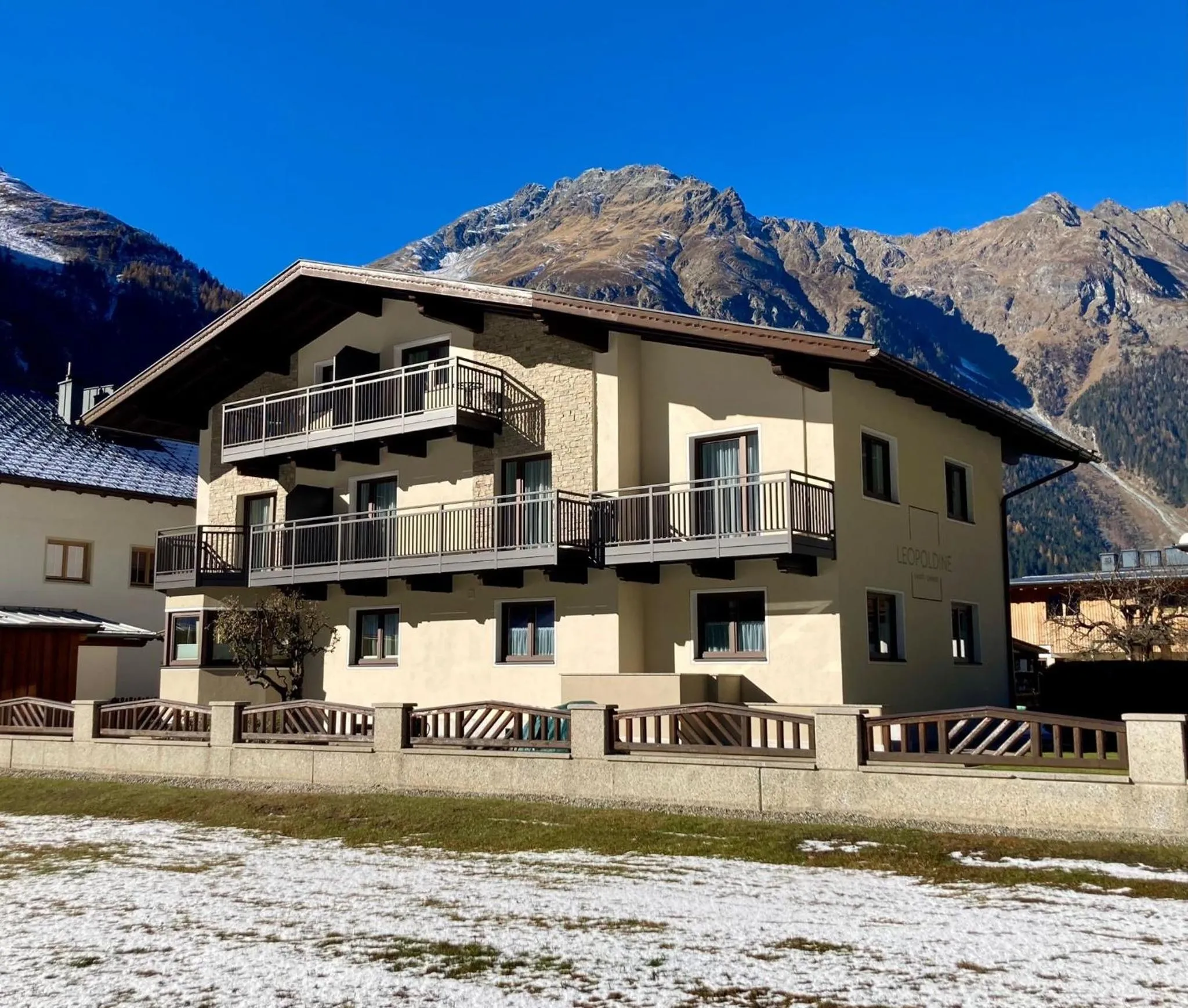 Property building in LEOPOLDINE Apart Zimmer