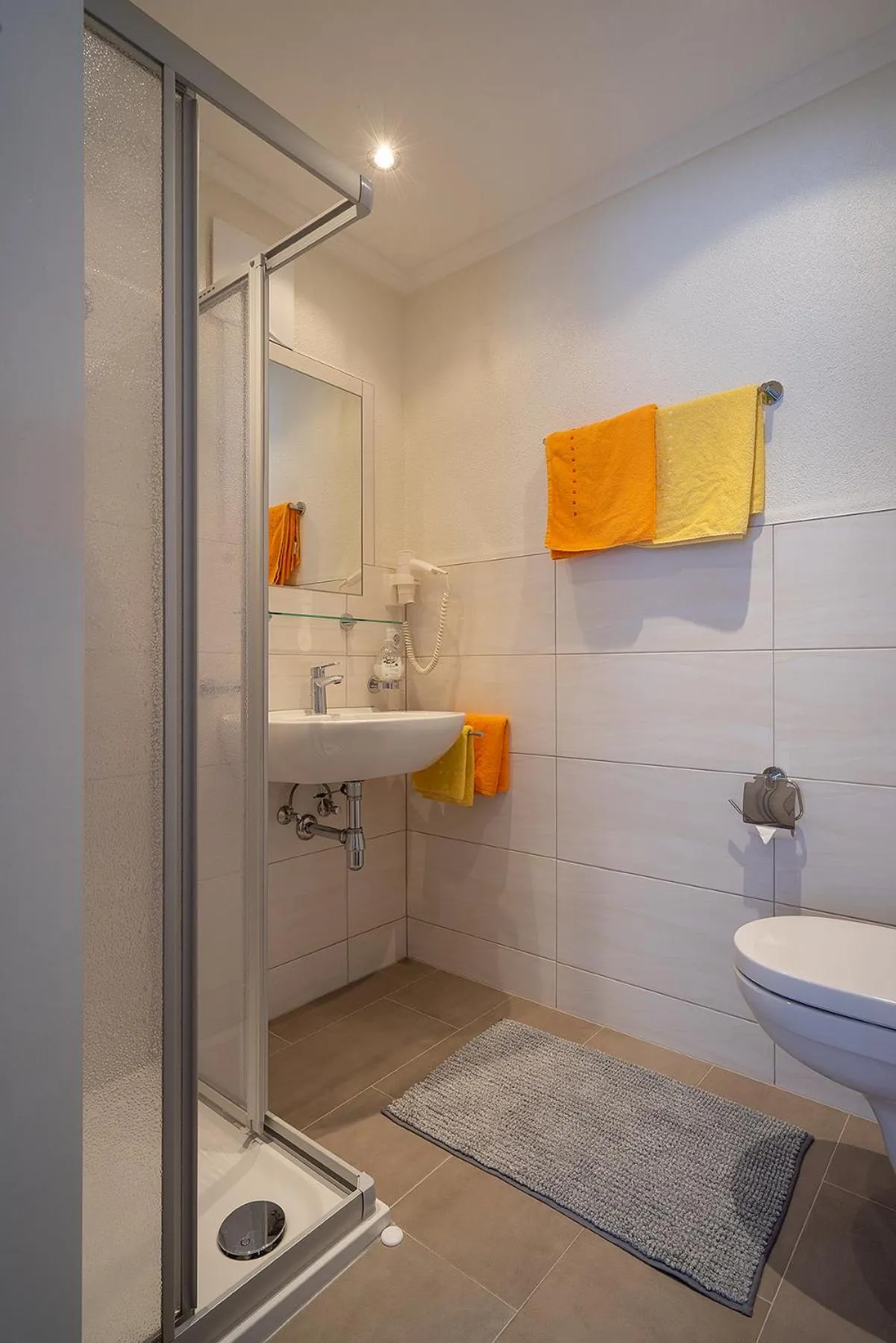 Bathroom in LEOPOLDINE Apart Zimmer