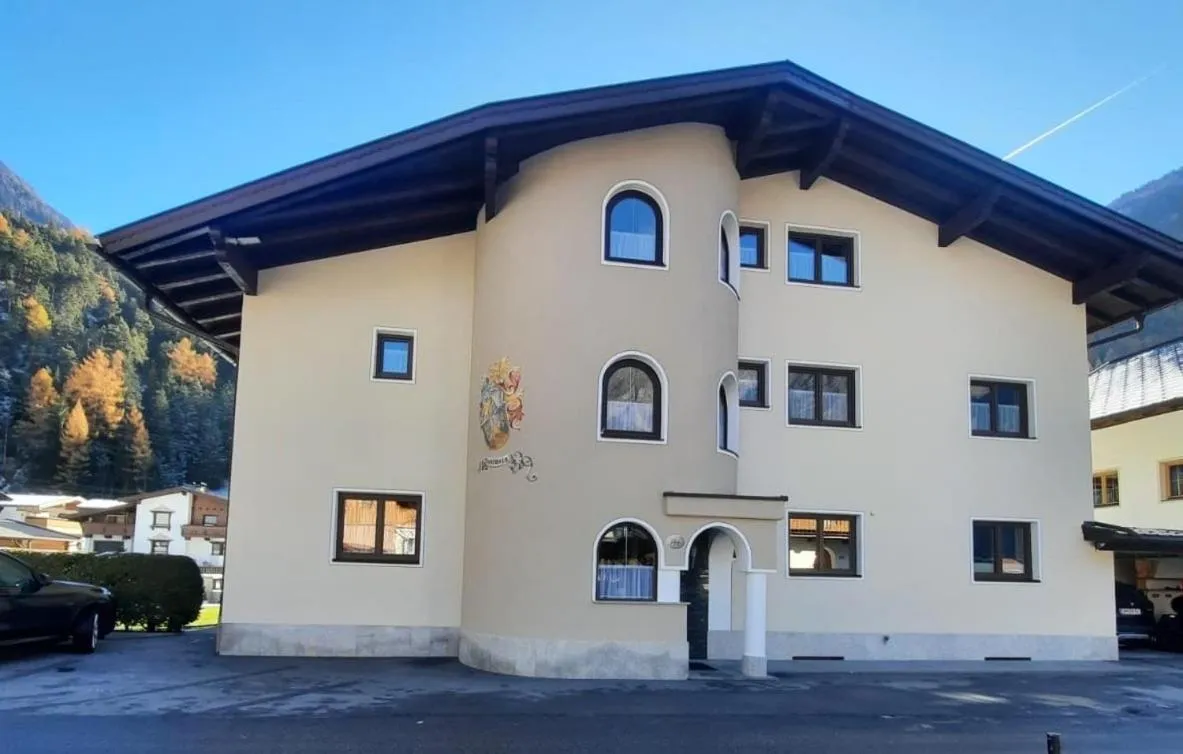 Property building in LEOPOLDINE Apart Zimmer