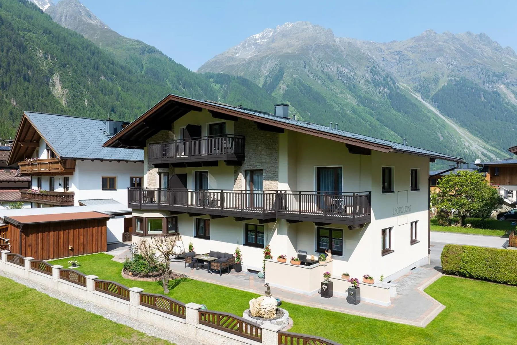 Property building in LEOPOLDINE Apart Zimmer