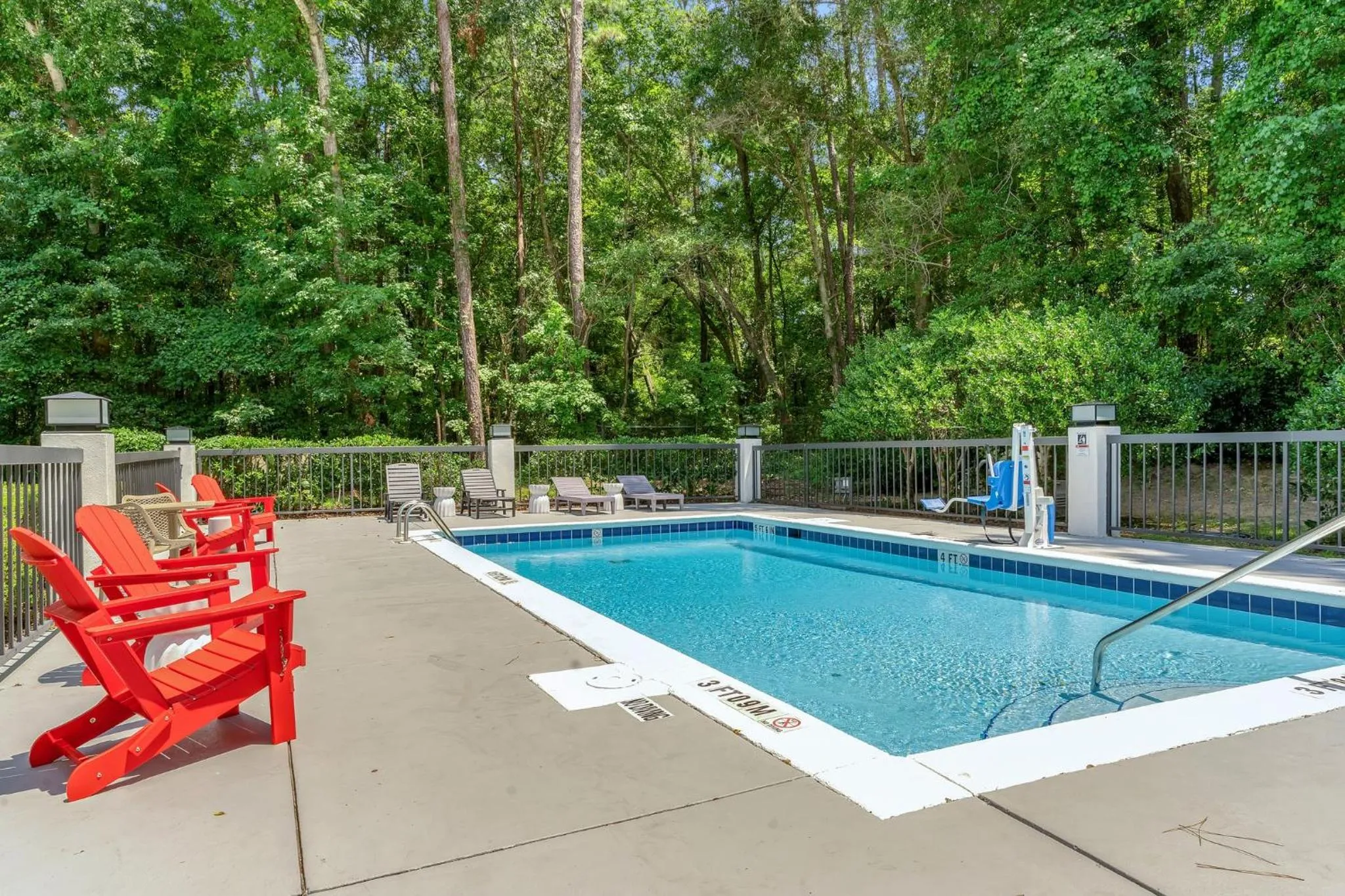 Swimming pool in Sleep Inn University