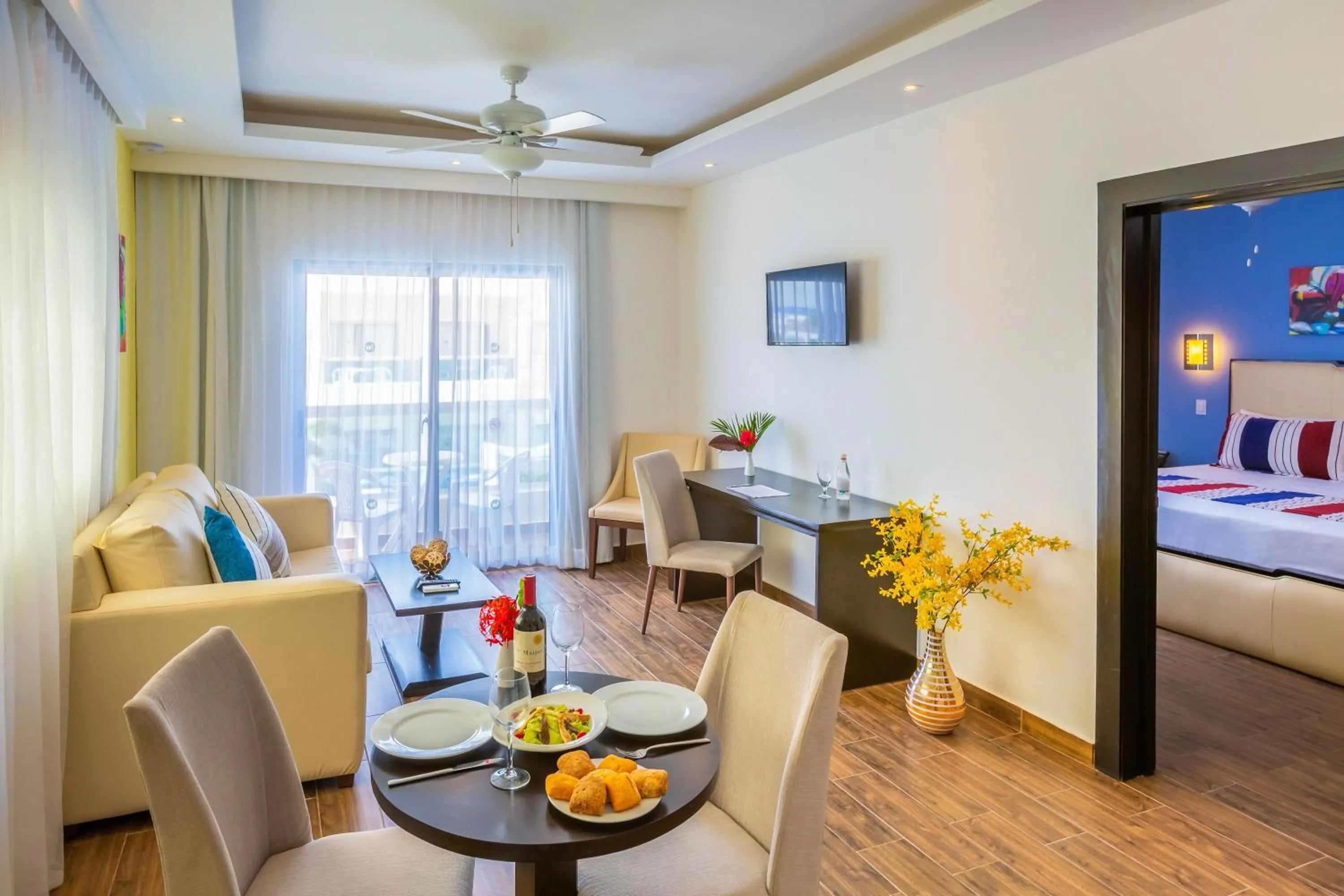 Seating area, Bed in Hotel whala!urban punta cana