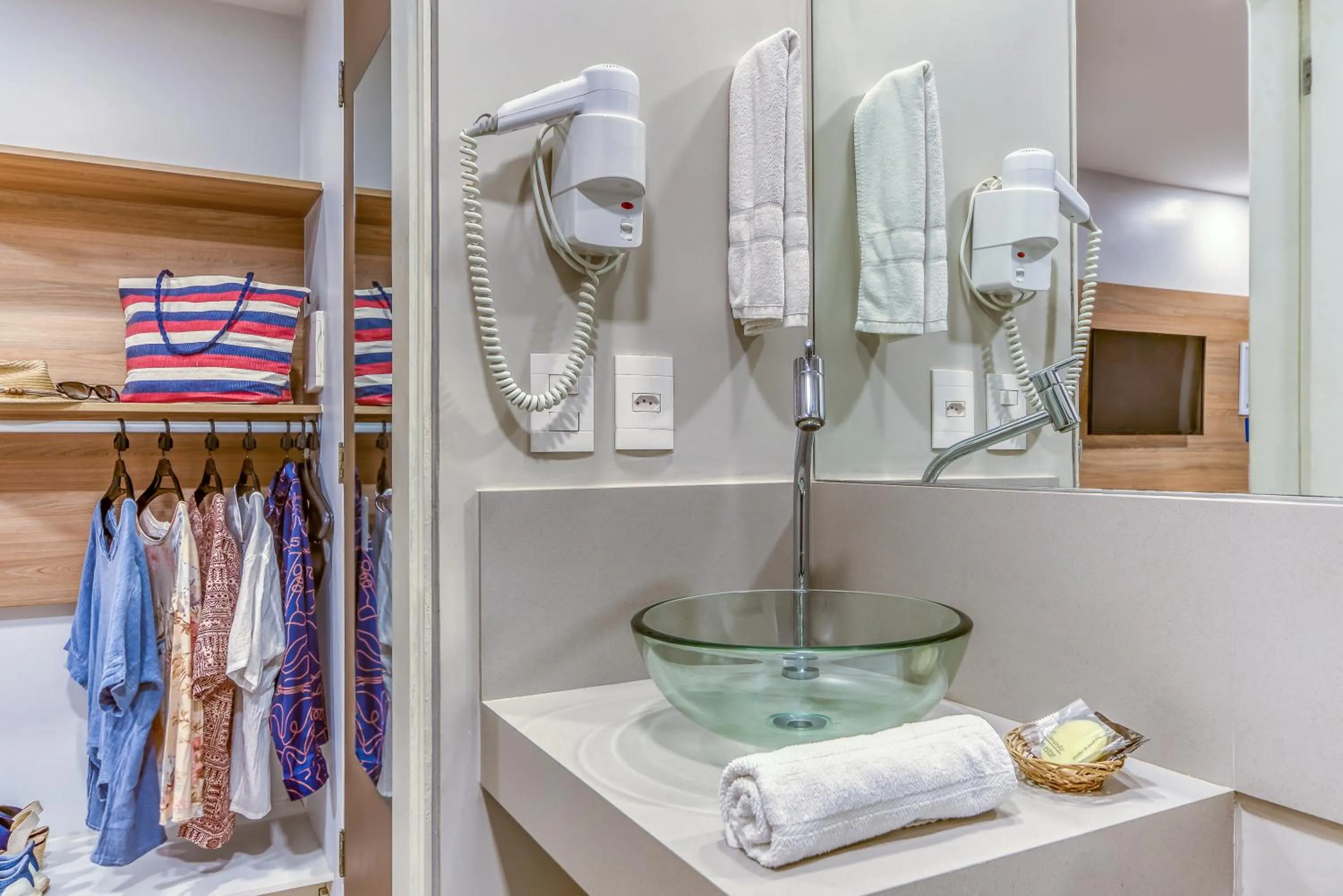 Bathroom in Cais da Praia Hotel