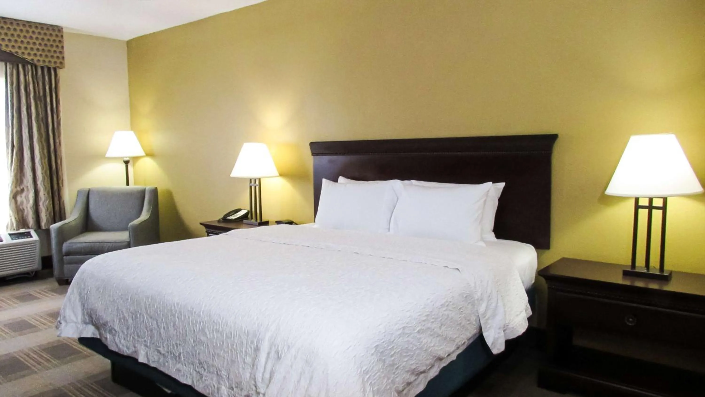 Bed in Hampton Inn Oxford-West