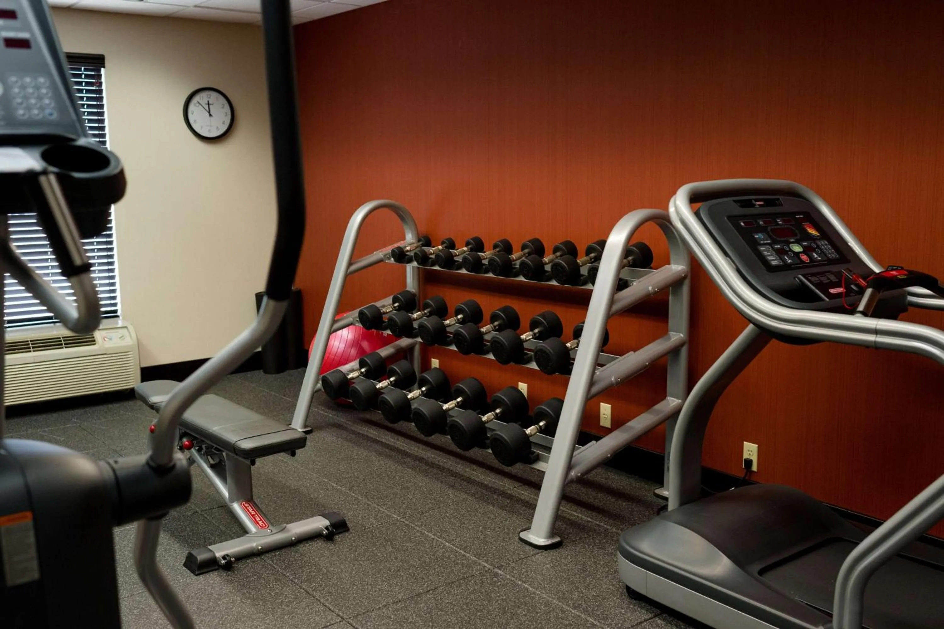 Fitness centre/facilities in Hampton Inn Oxford-West