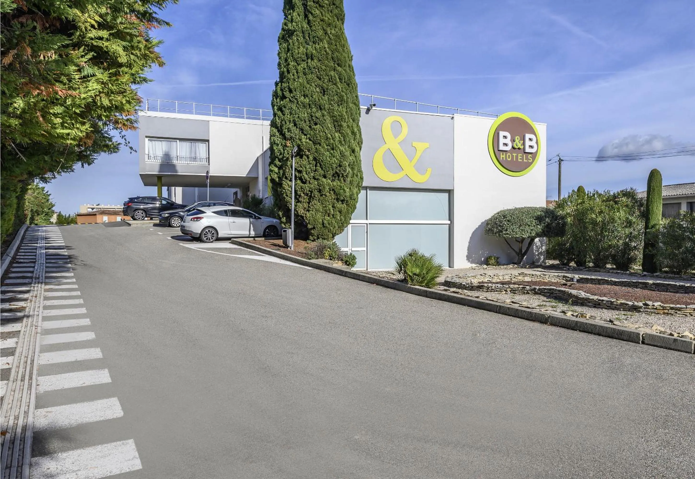 Property building in B&B HOTEL Orange