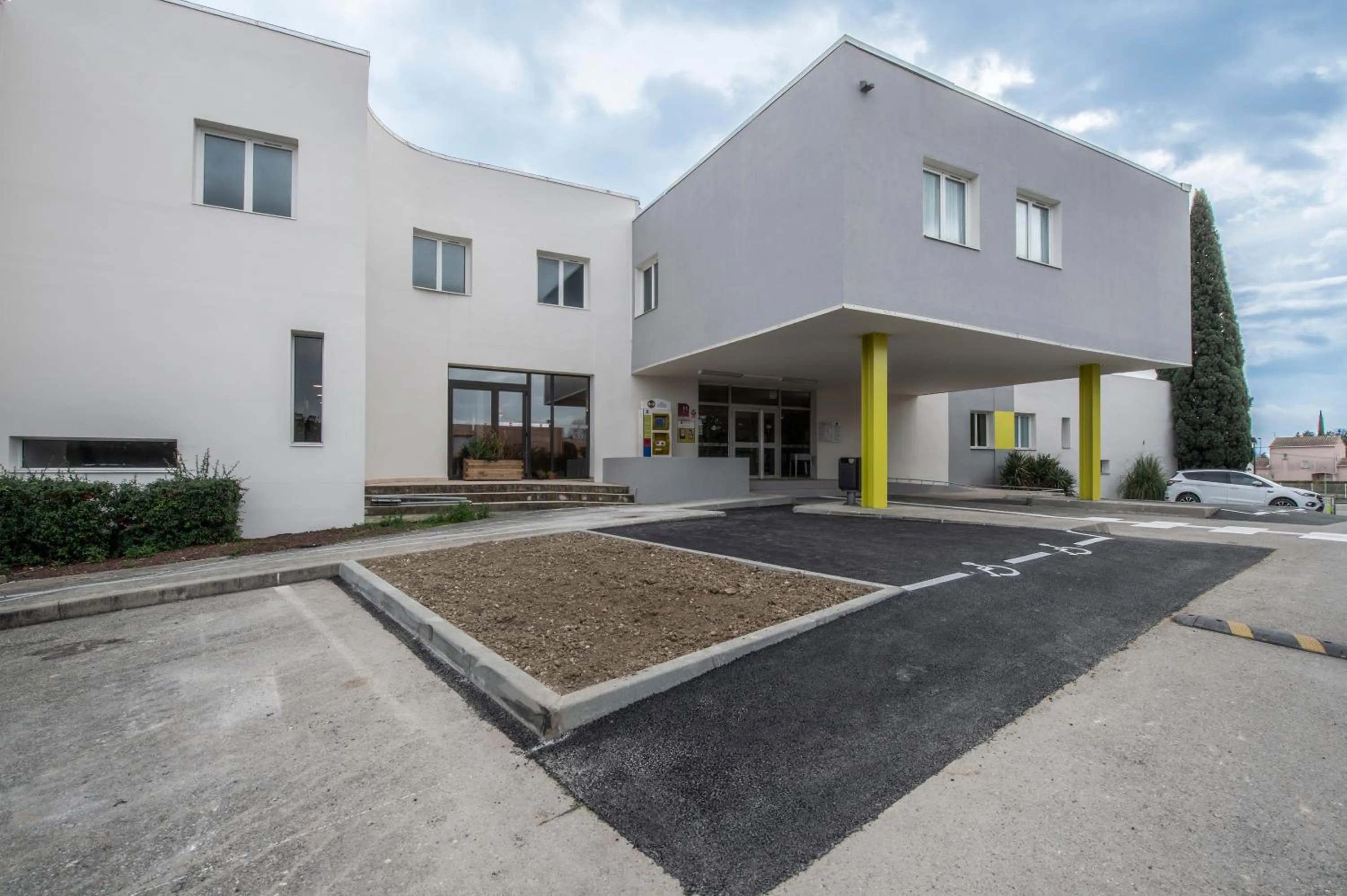 Facade/entrance in B&B HOTEL Orange