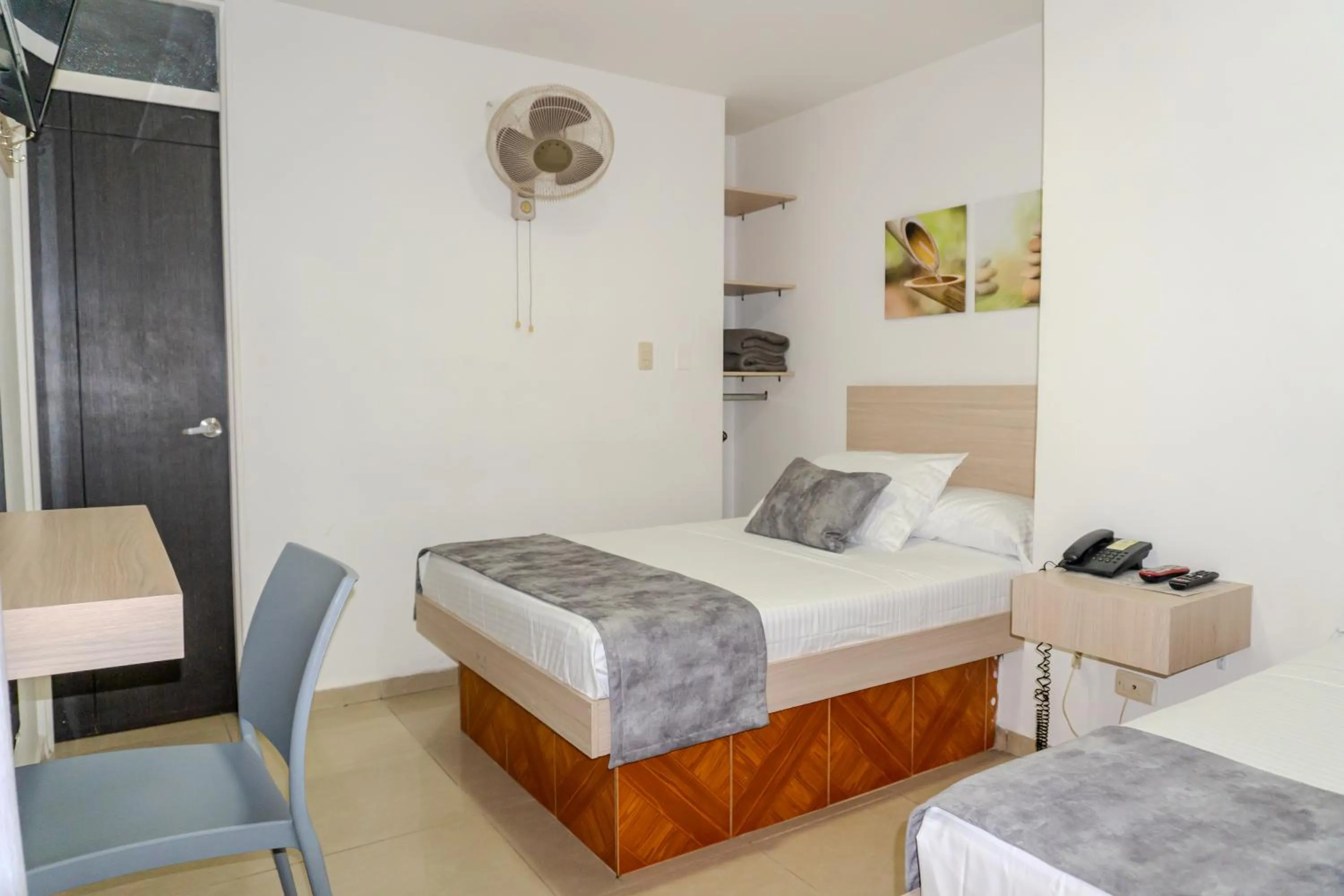 Bed in Hotel Alcaravan Medellín