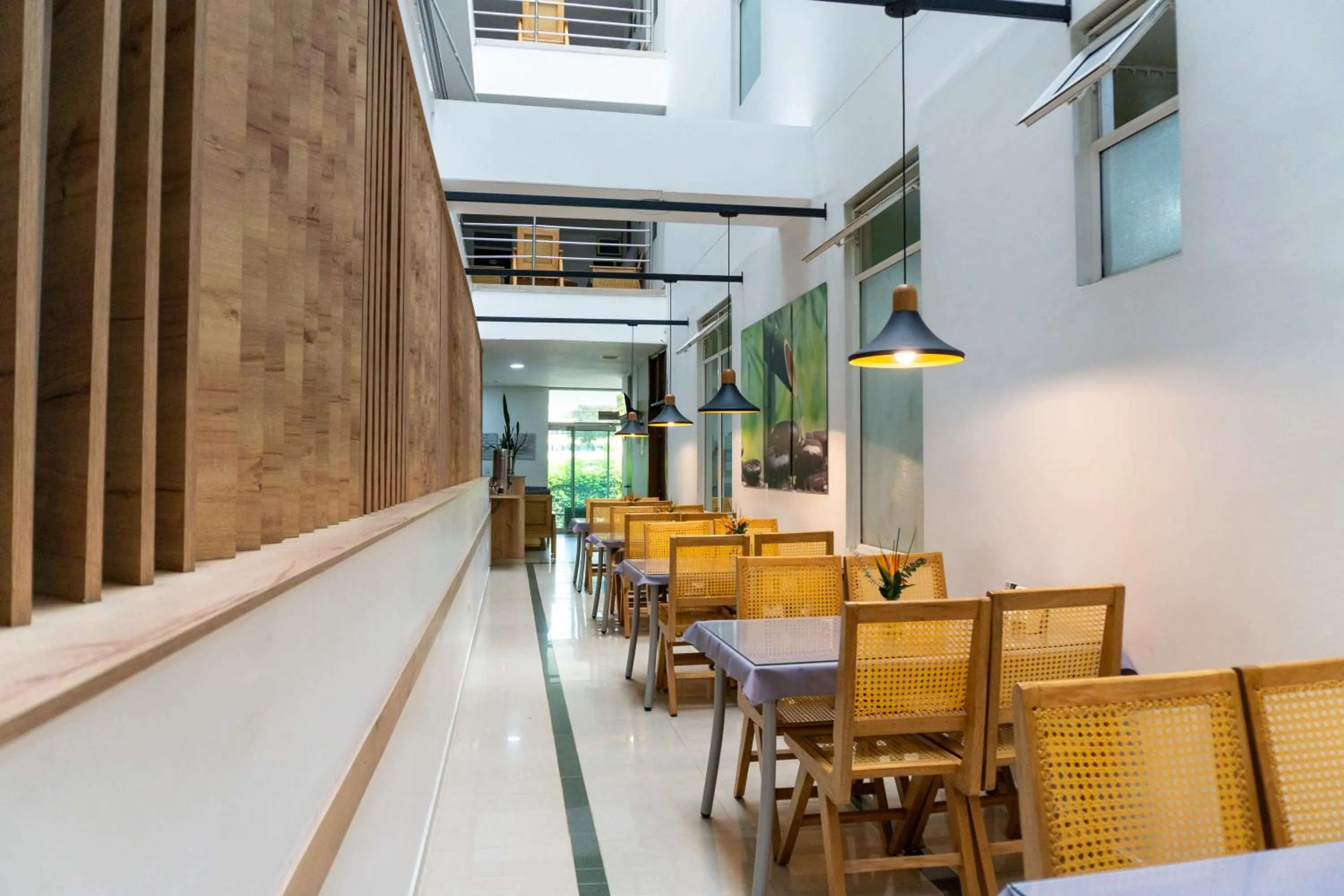 Restaurant/places to eat in Hotel Alcaravan Medellín