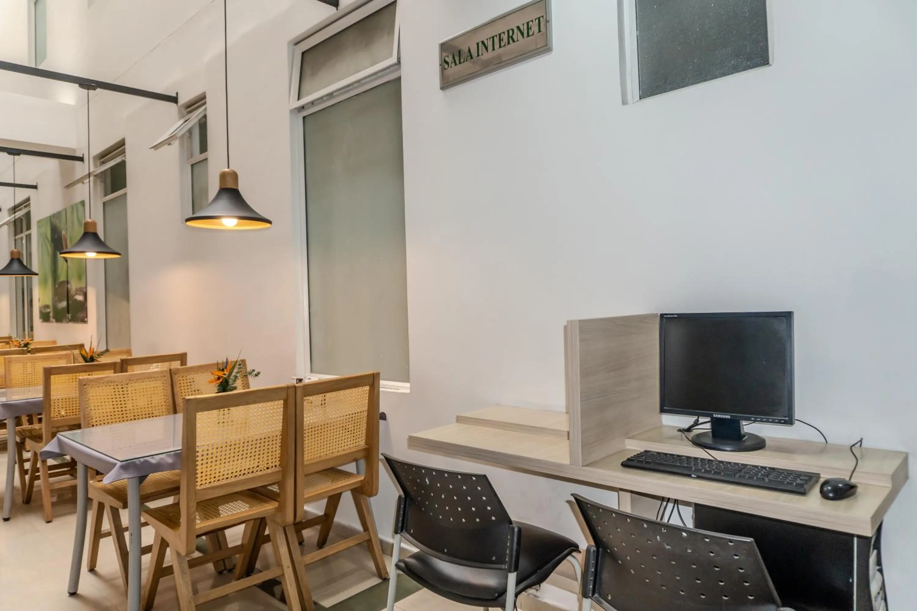 Seating area in Hotel Alcaravan Medellín