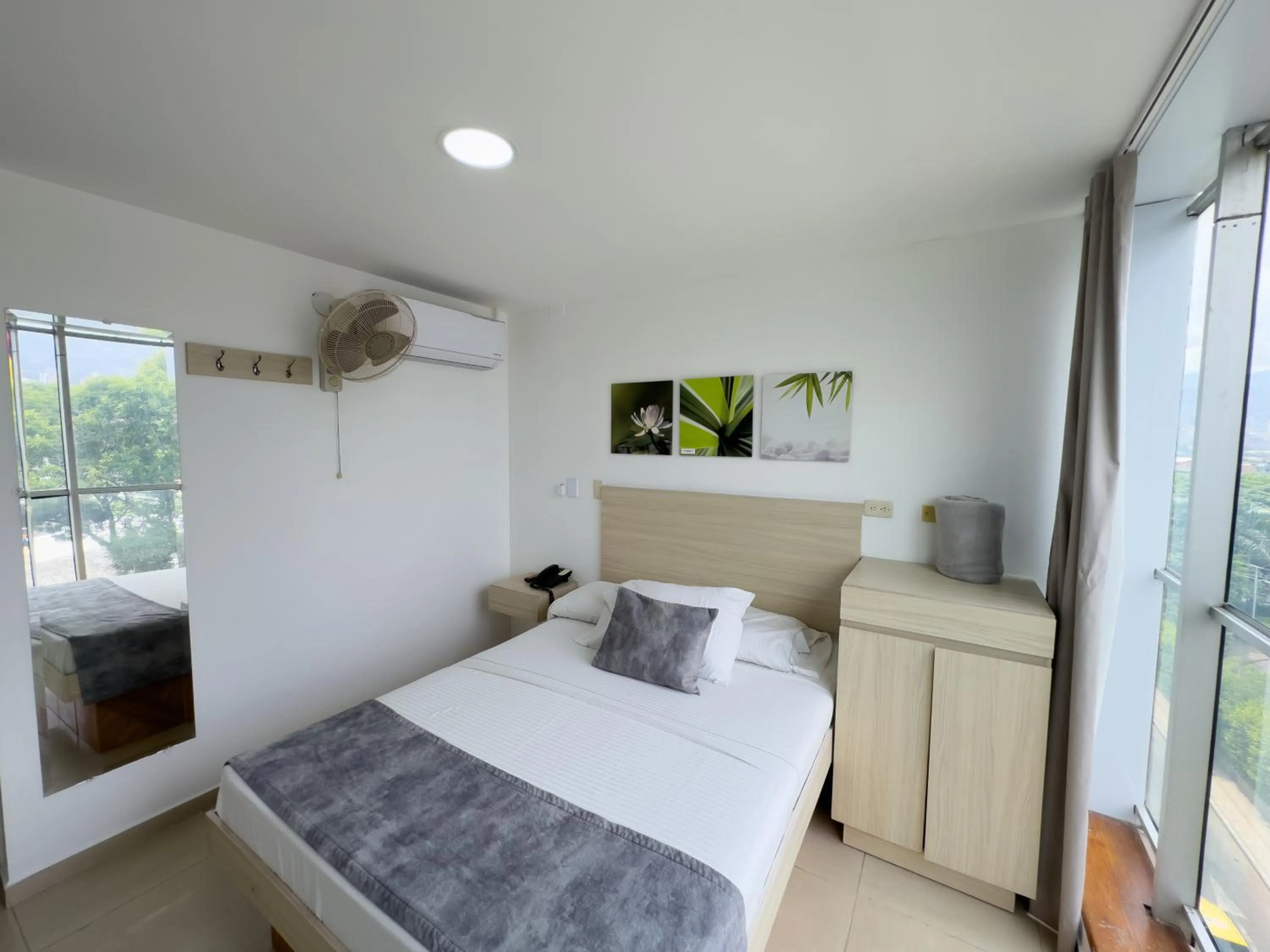 Bed in Hotel Alcaravan Medellín