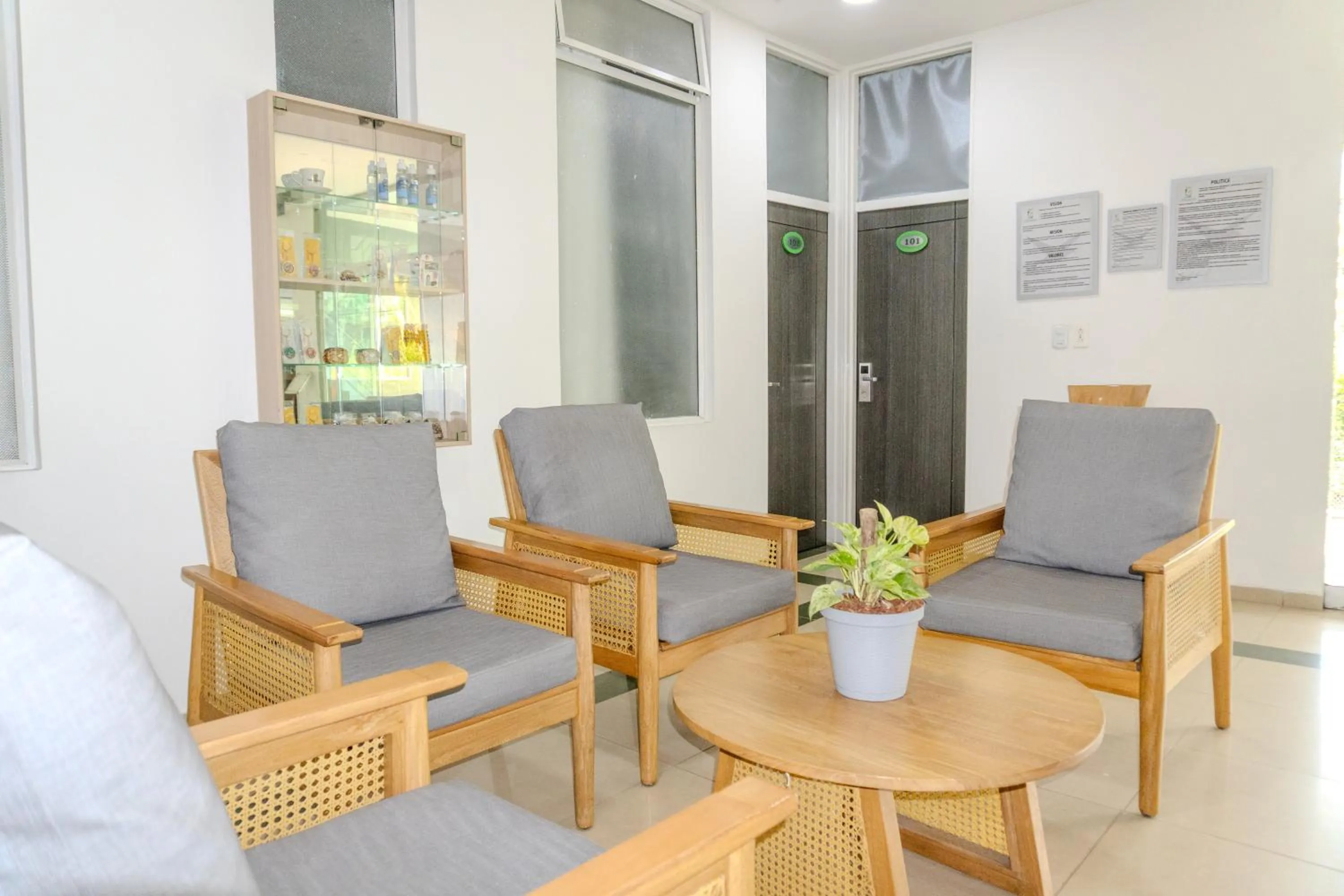 Living room in Hotel Alcaravan Medellín