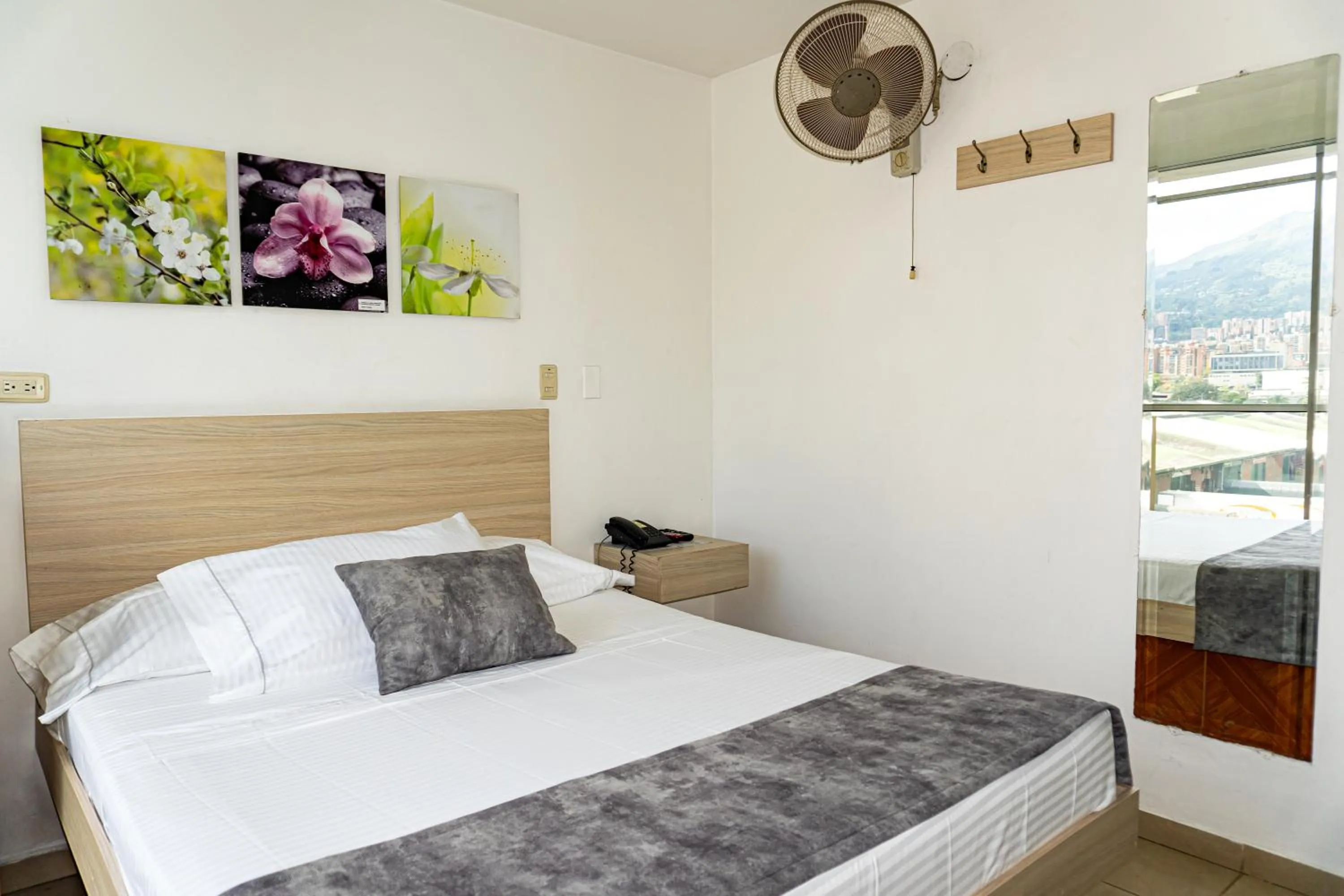 Bed in Hotel Alcaravan Medellín