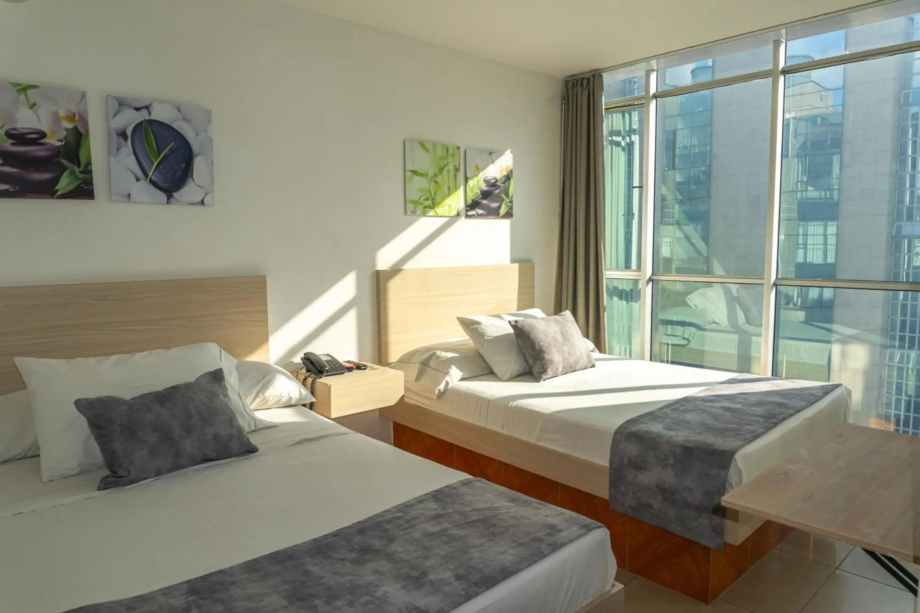 Twin Room with View - single occupancy in Hotel Alcaravan Medellín Twin Room with View - single occupancy in Hotel Alcaravan Medellín