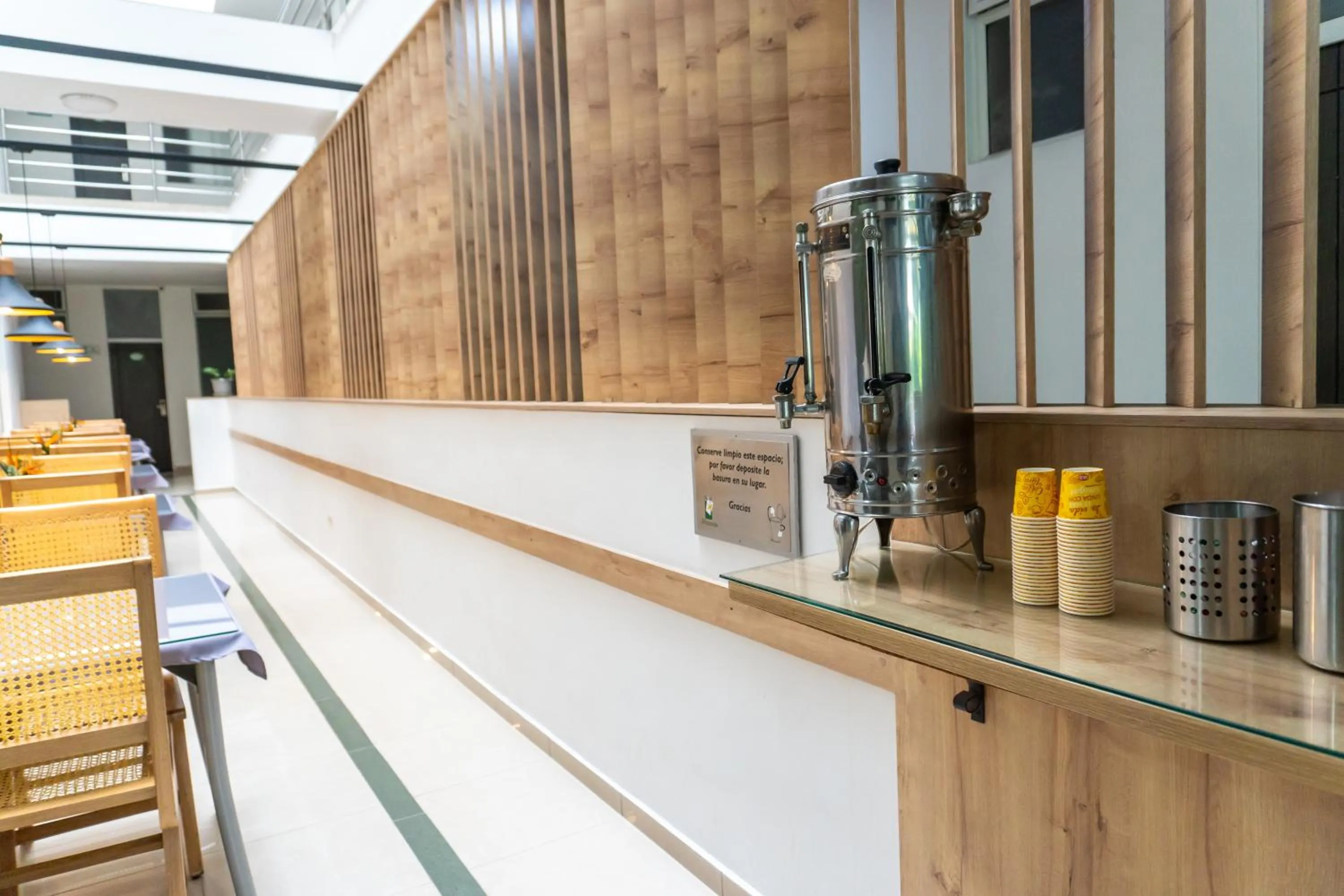 Restaurant/places to eat in Hotel Alcaravan Medellín