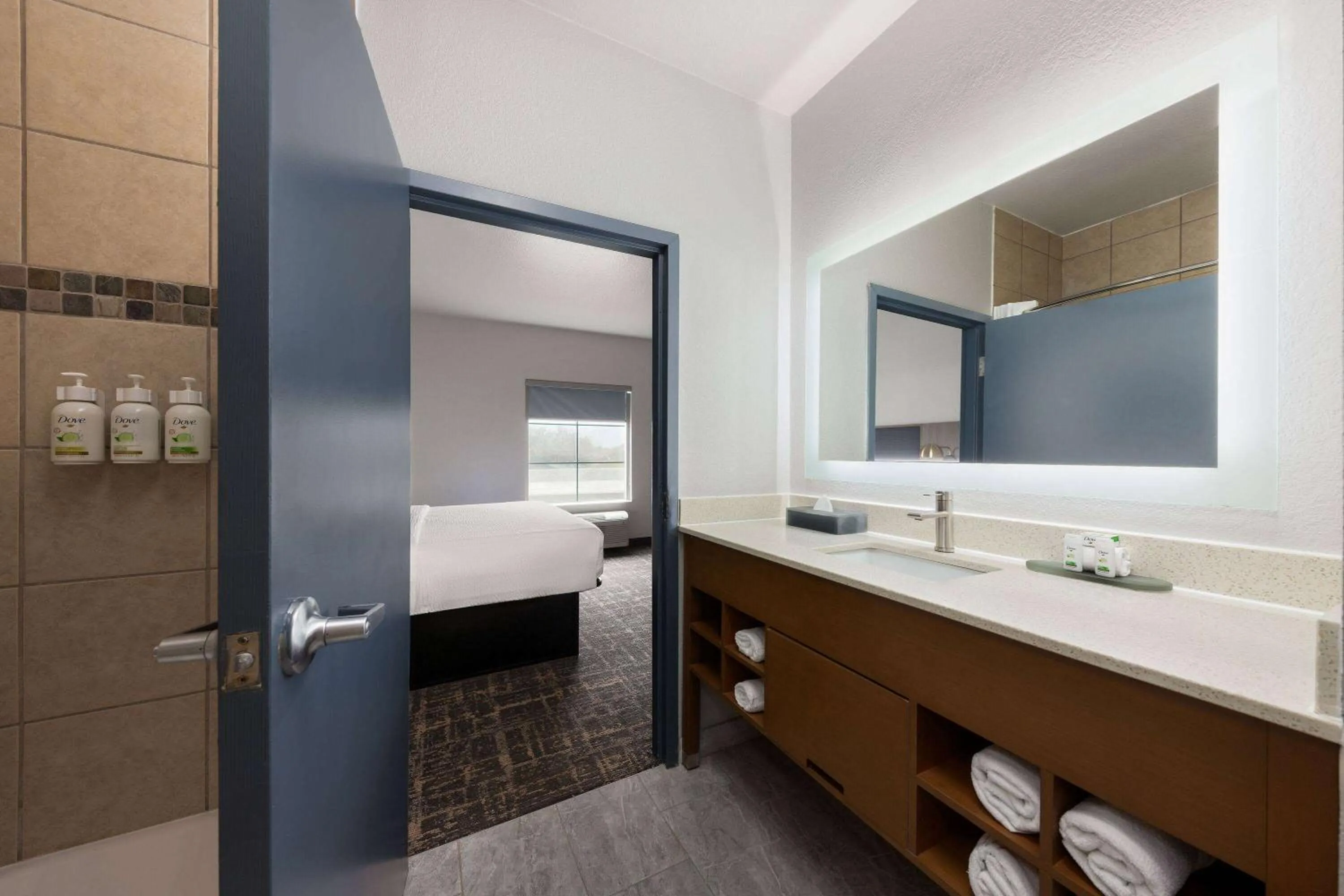 Bathroom in La Quinta by Wyndham Ft. Worth - Forest Hill, TX