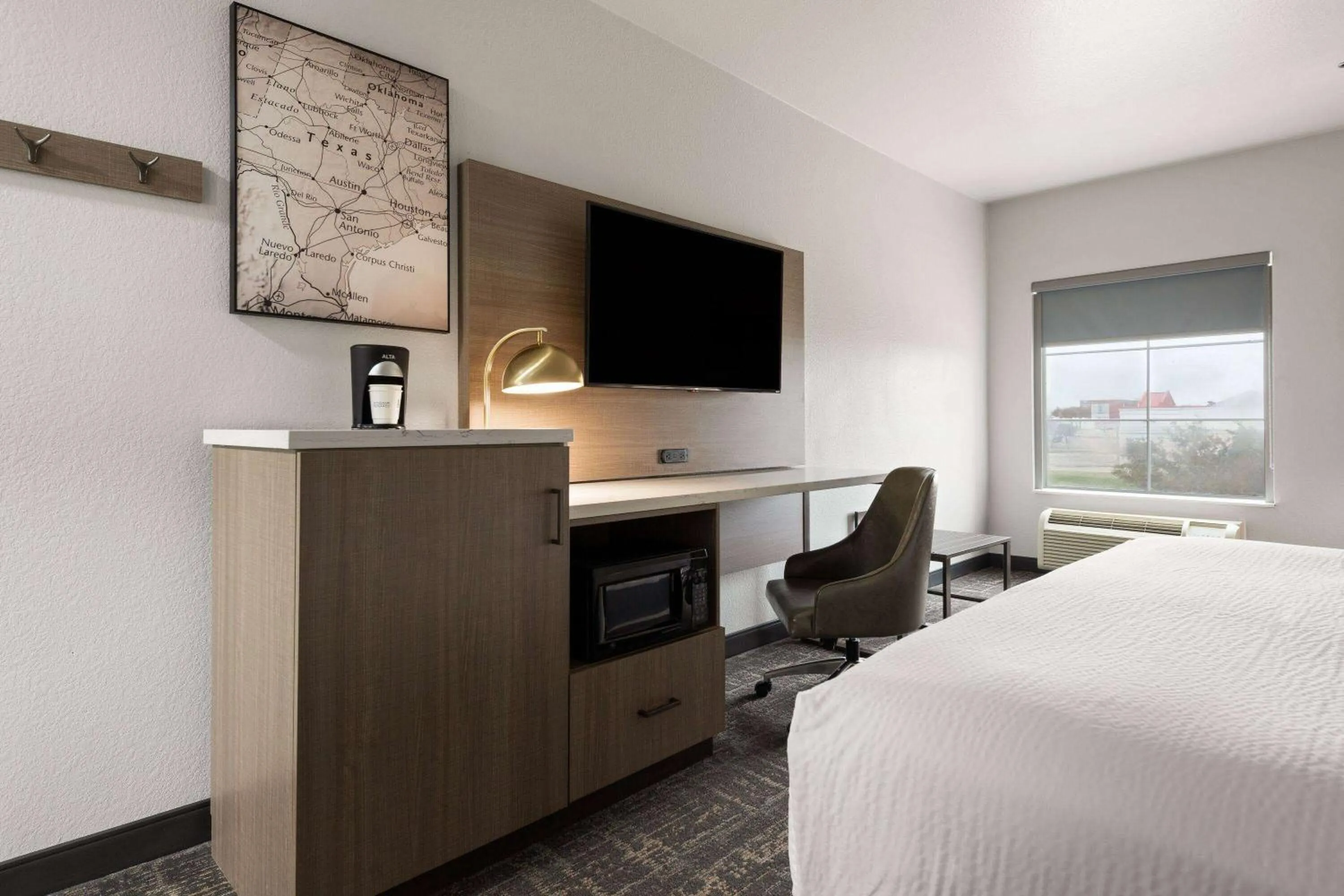 Photo of the whole room, Bed in La Quinta by Wyndham Ft. Worth - Forest Hill, TX