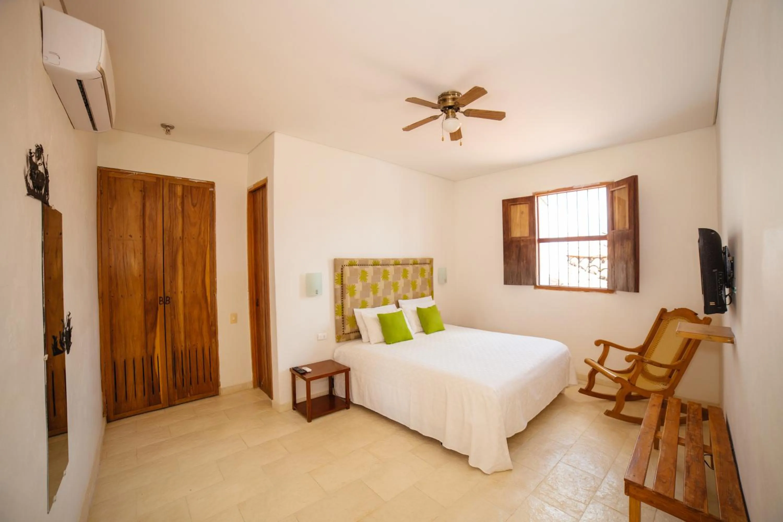 Photo of the whole room, Bed in Bioma Boutique Hotel