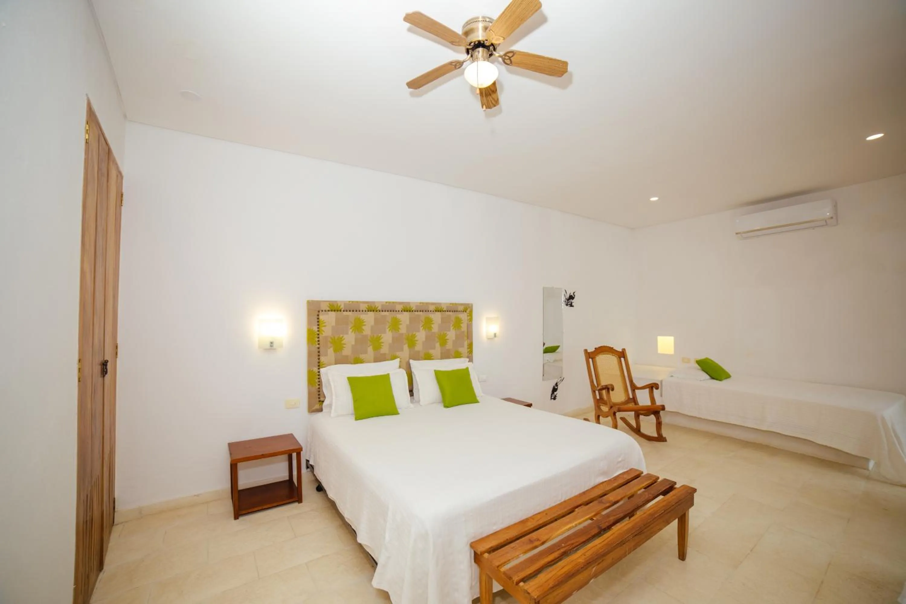 Photo of the whole room, Bed in Bioma Boutique Hotel