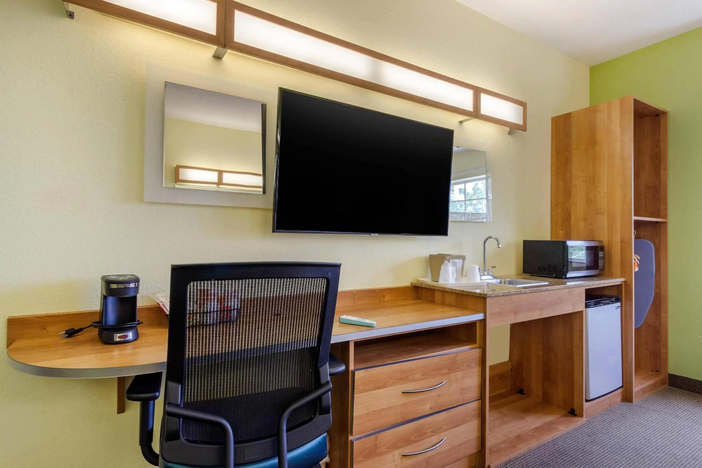 Bedroom in Quality Inn & Suites Lehigh Acres Fort Myers