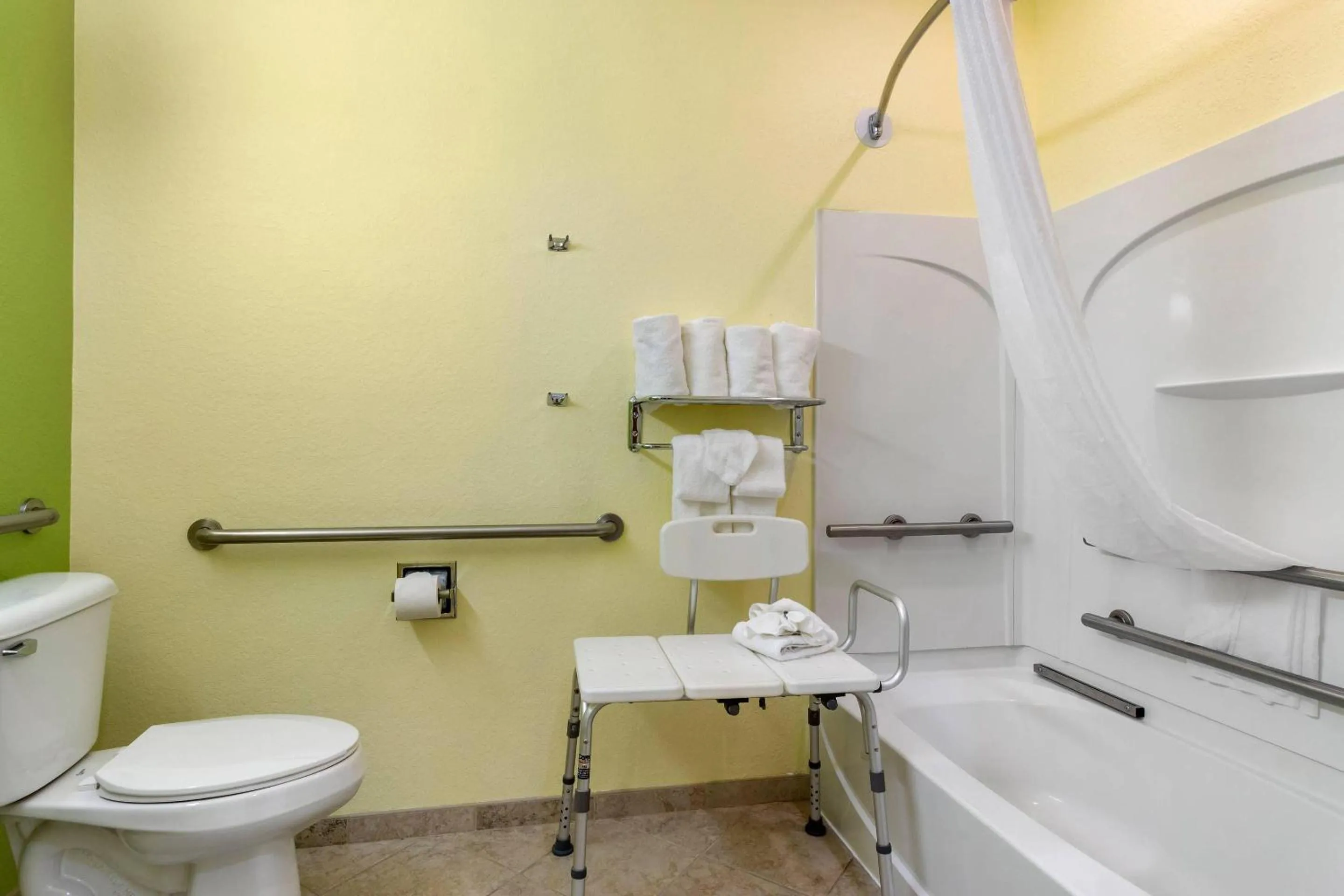 Bedroom in Quality Inn & Suites Lehigh Acres Fort Myers