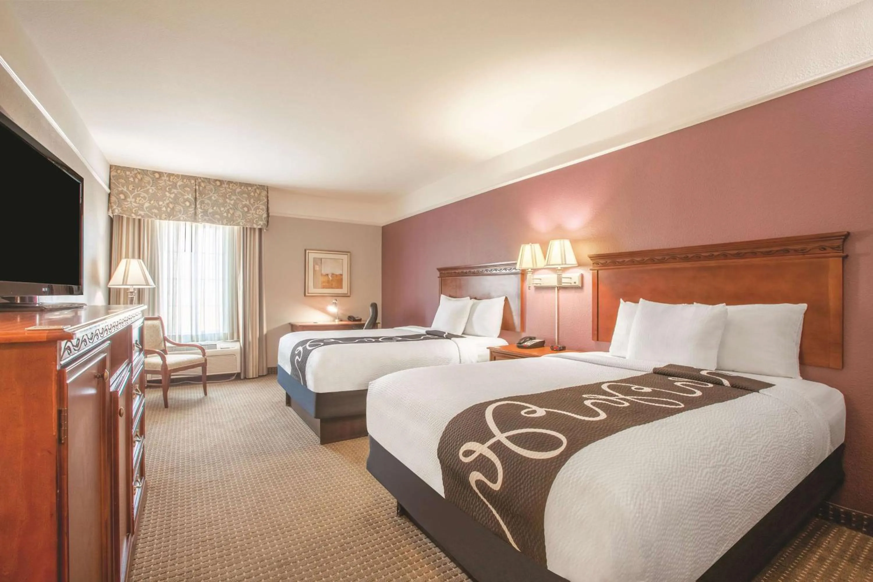 Photo of the whole room, Bed in La Quinta by Wyndham Gainesville