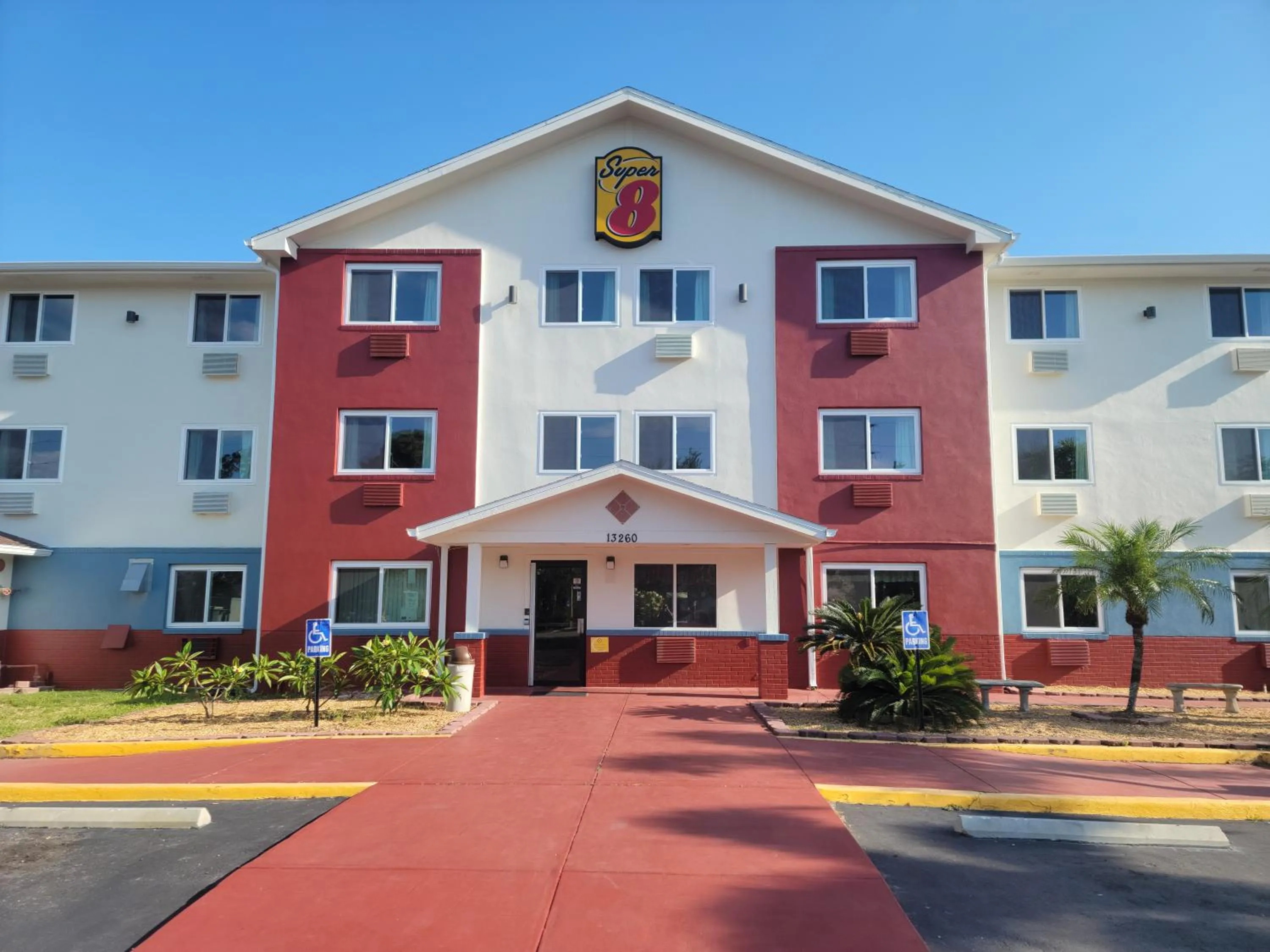 Property building in Super8 by Wyndham NEARBY Clearwater St Petersburg International Airport