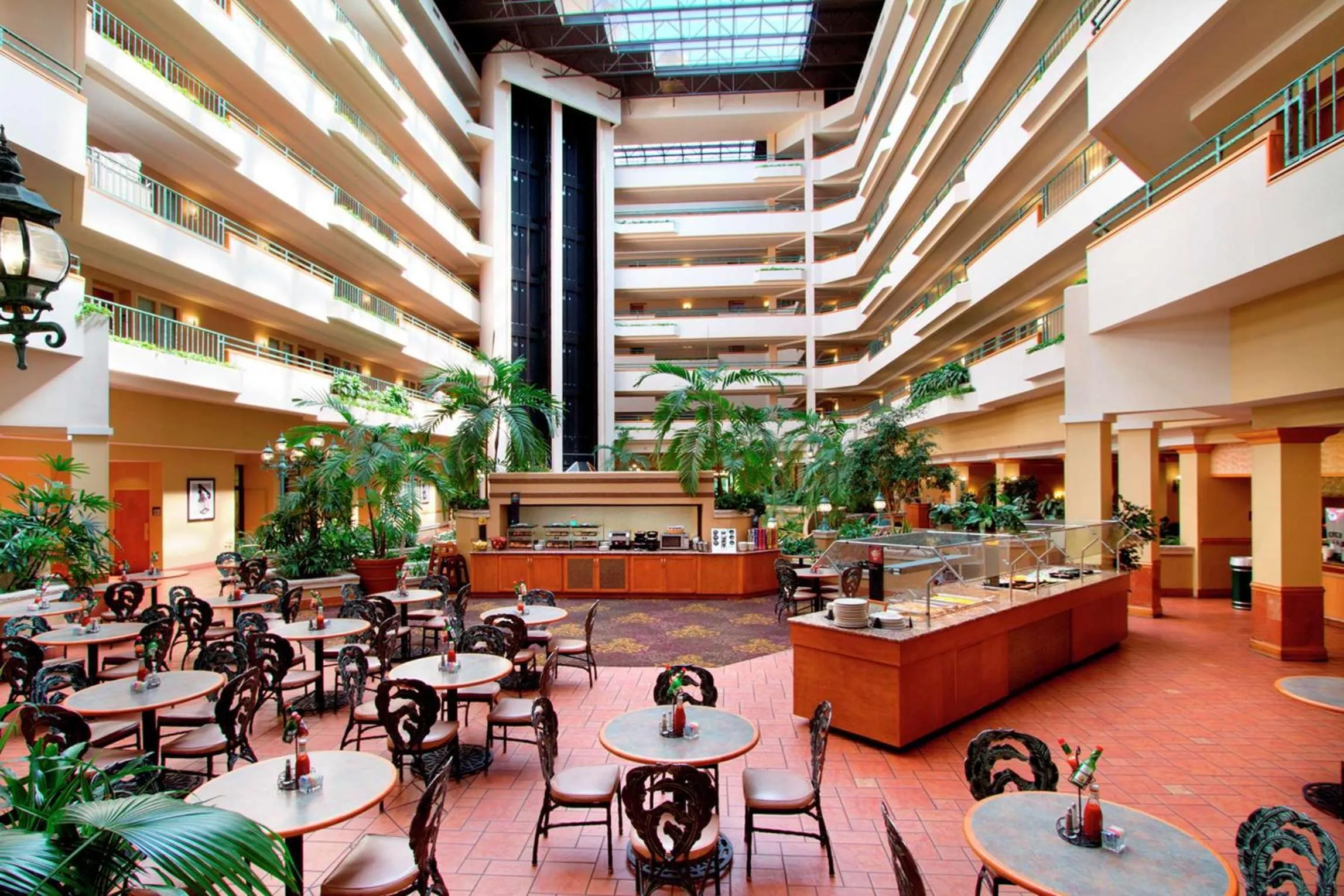 Restaurant/places to eat in Embassy Suites by Hilton Greensboro Airport