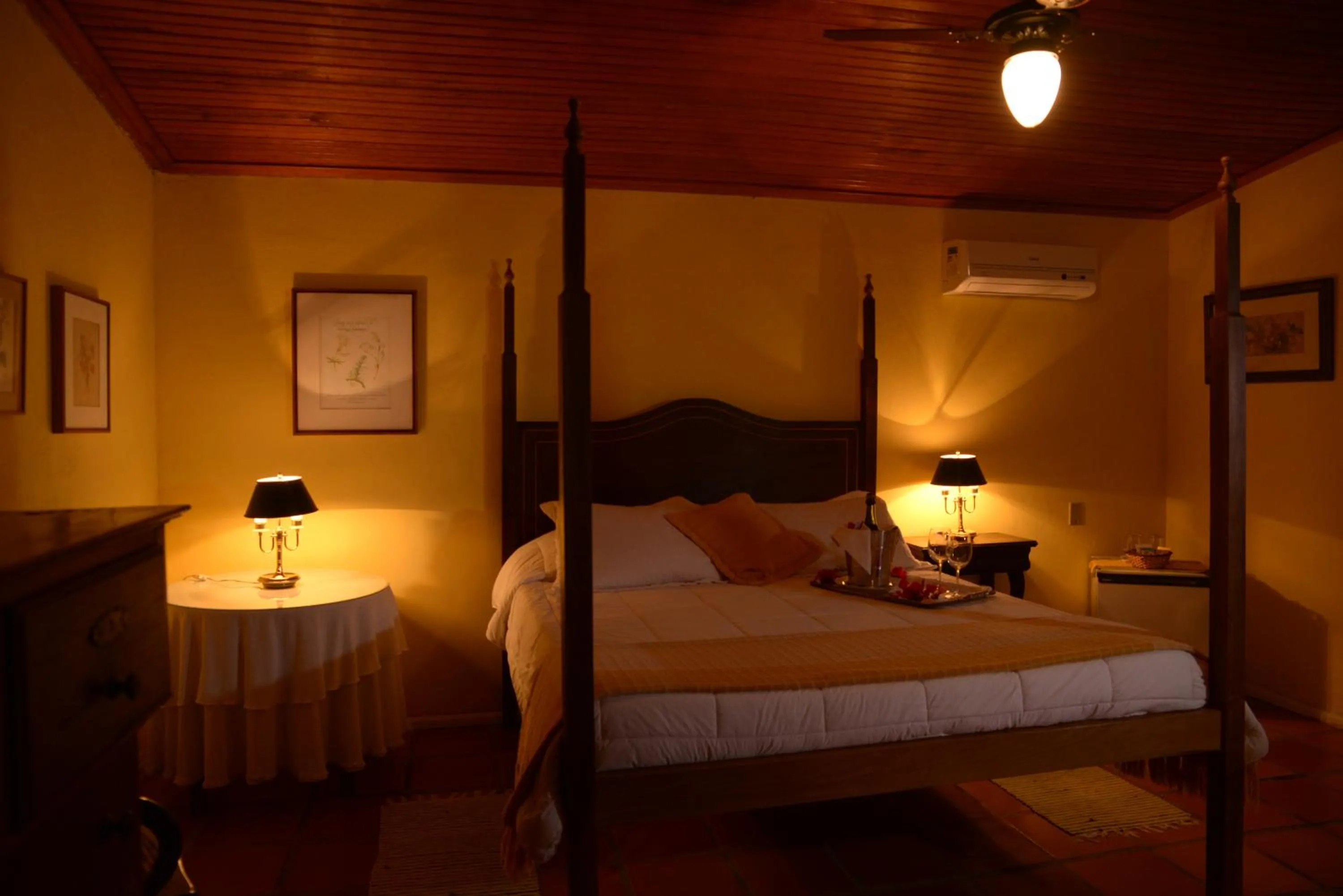 Bedroom, Bed in Hotel Pousada Esmeralda