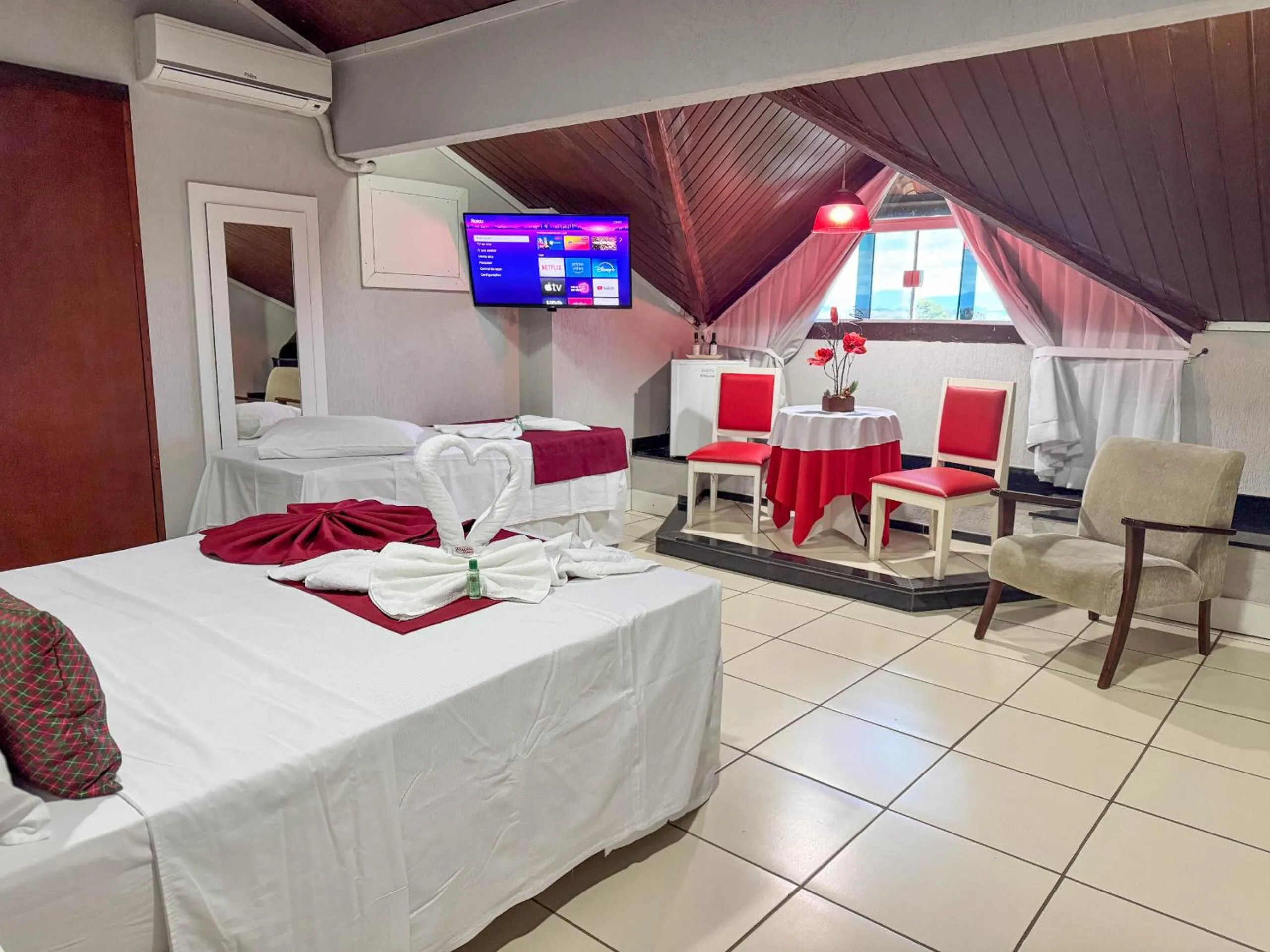 TV and multimedia, Bed in Hotel do Papai Noel