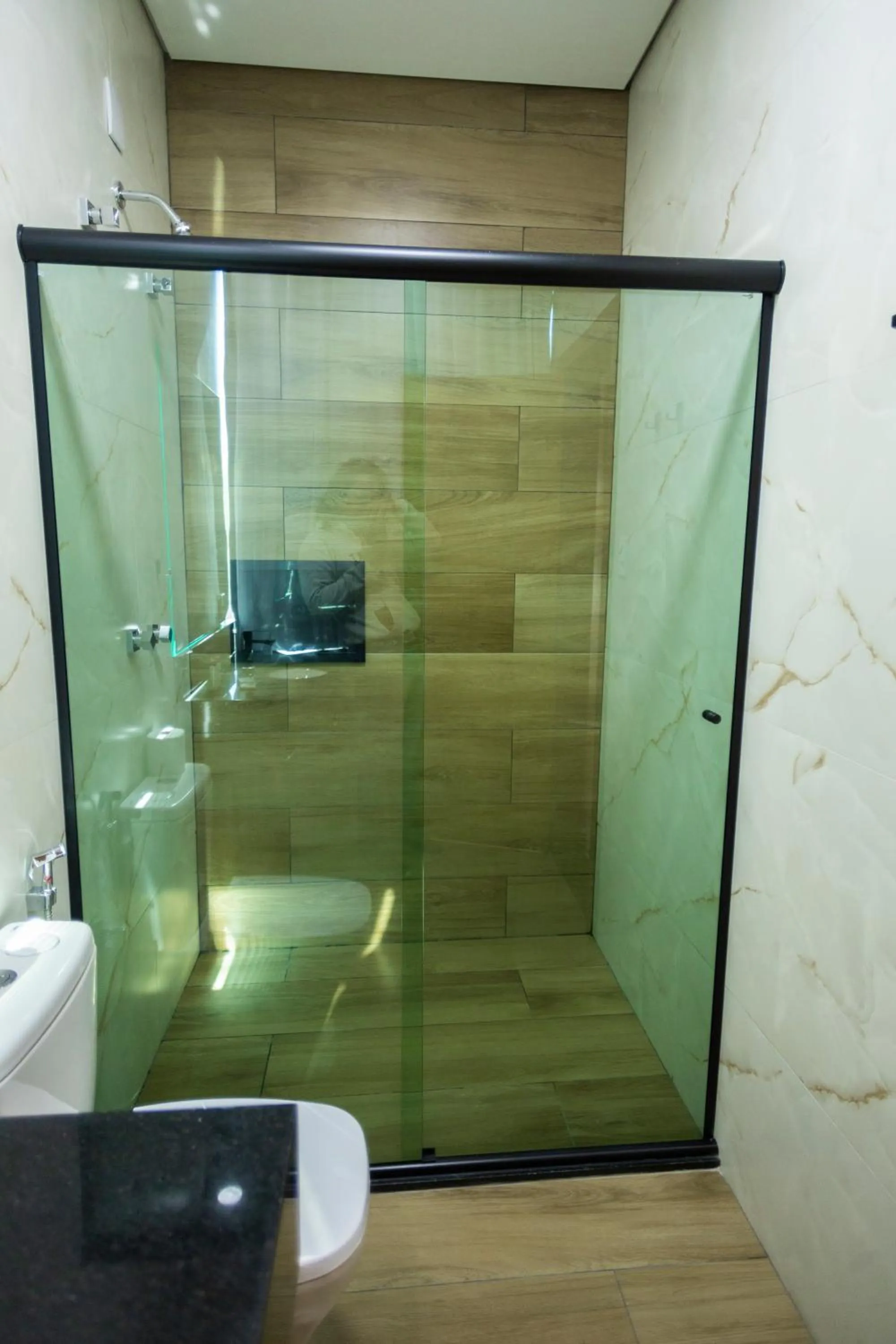 Shower in Hotel do Papai Noel