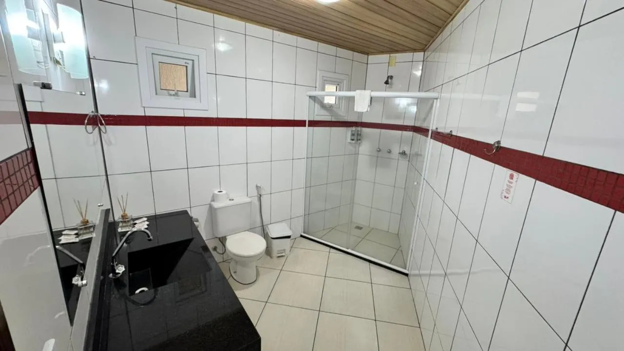 Shower in Hotel do Papai Noel