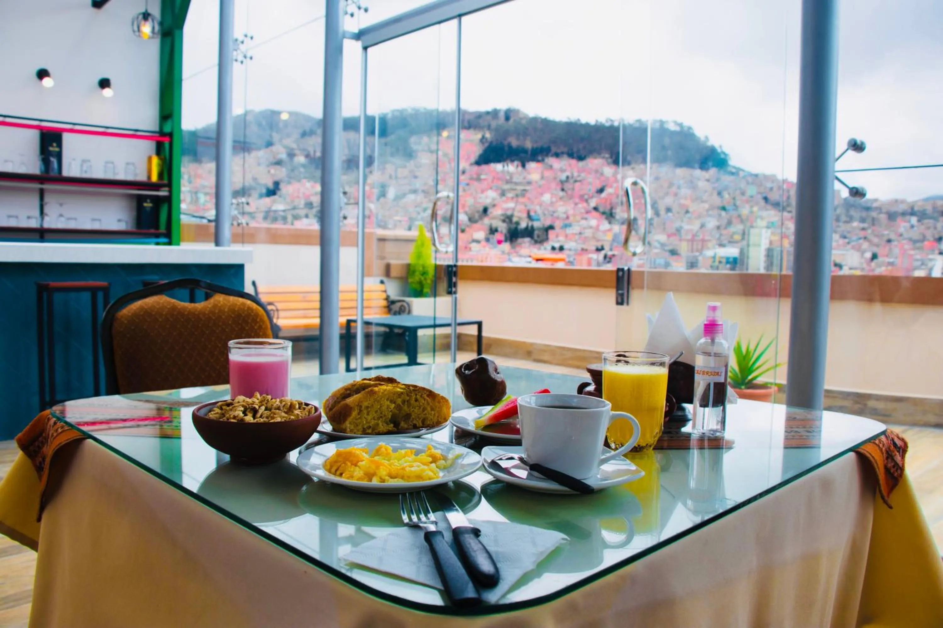 Food and drinks in Hotel Las Brisas Centro