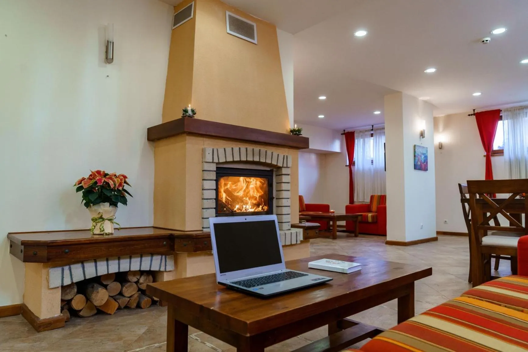 Communal lounge/ TV room in SPA Resort St Ivan Rilski - Halfboard & All Inclusive