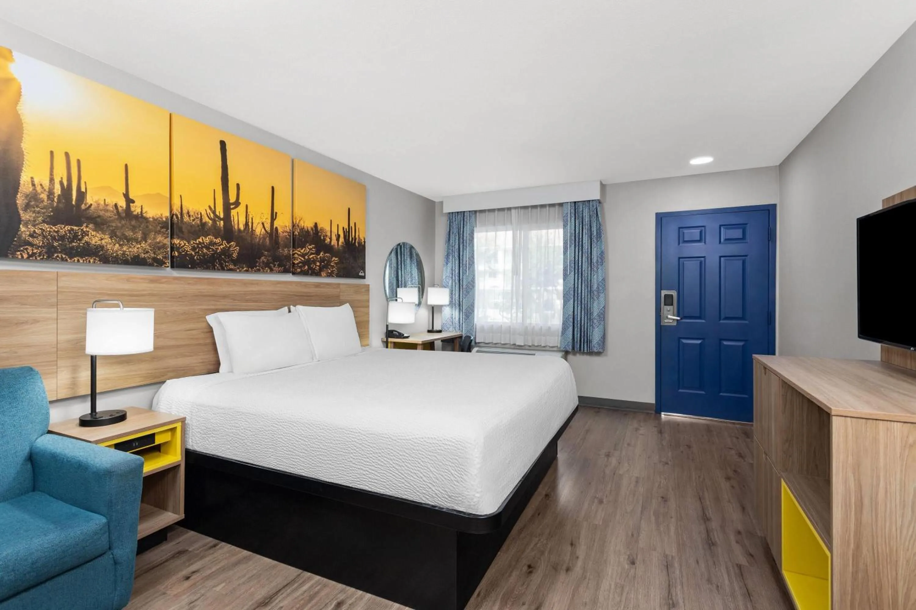 Photo of the whole room, Bed in Days Inn by Wyndham Phoenix West