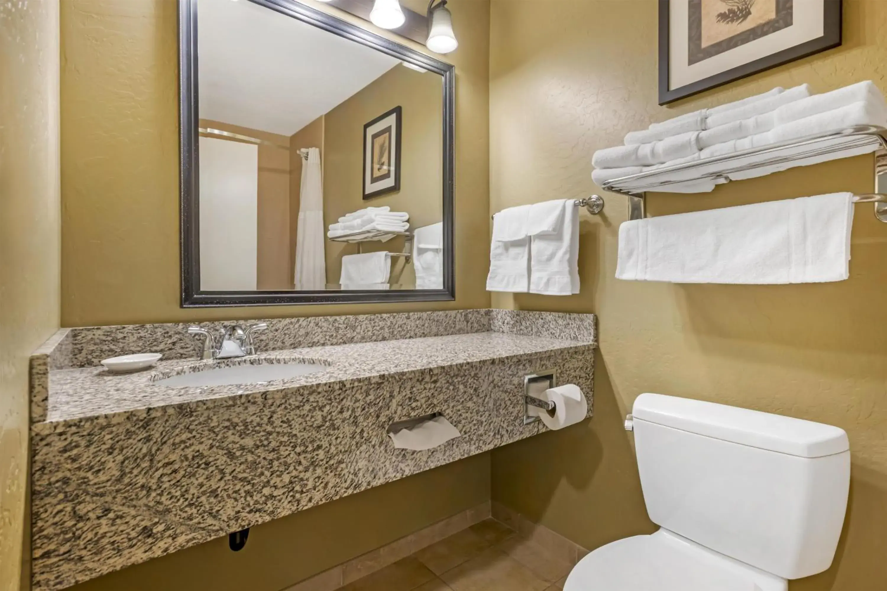 King Room with Spa Bath - Non-Smoking in Best Western Plus Canyon Pines King Room with Spa Bath - Non-Smoking in Best Western Plus Canyon Pines