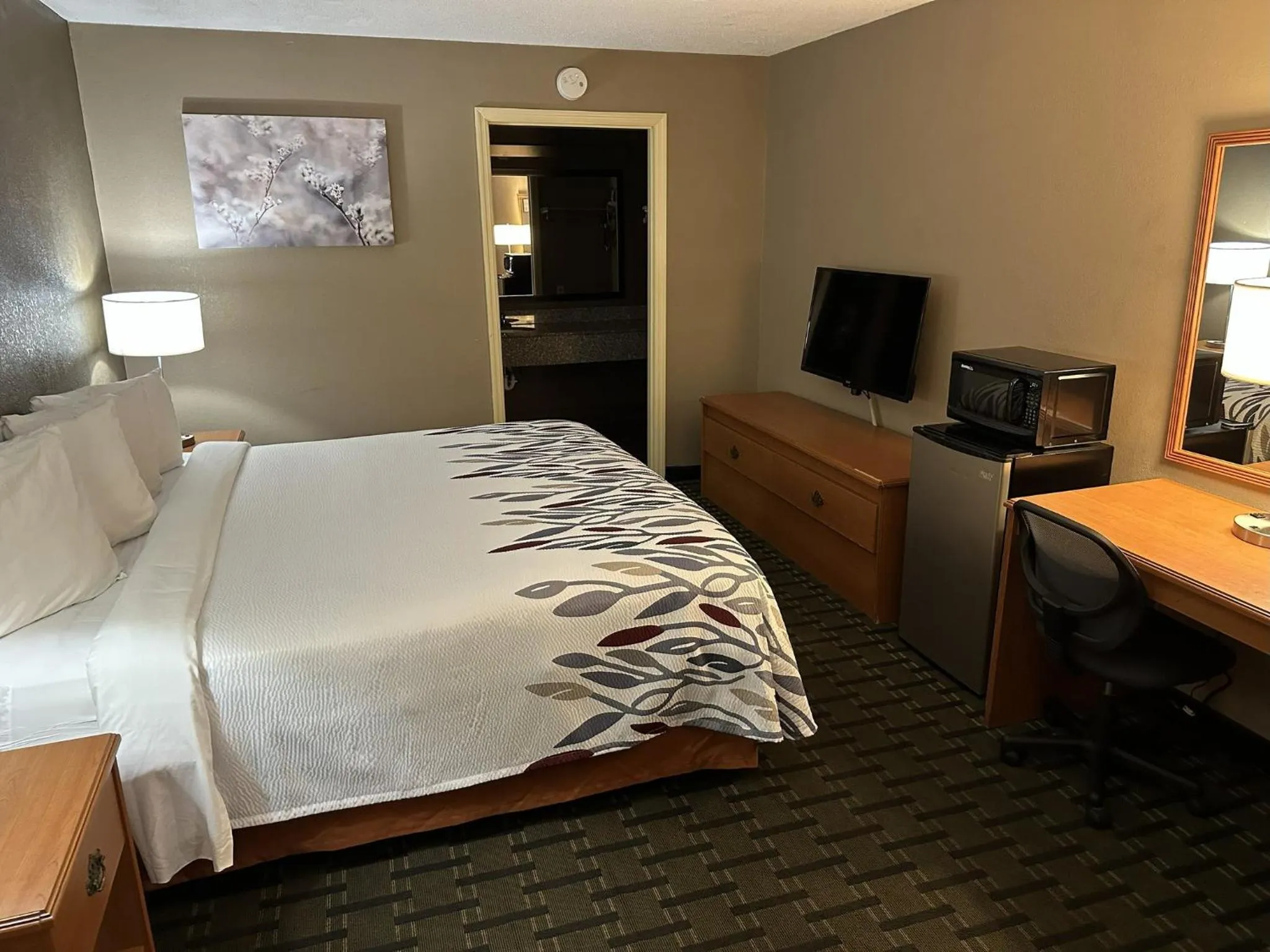Bedroom, Bed in Red Roof Inn & Suites Marysville