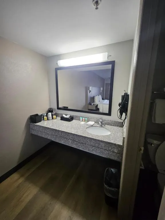 Bathroom in Red Roof Inn & Suites Marysville