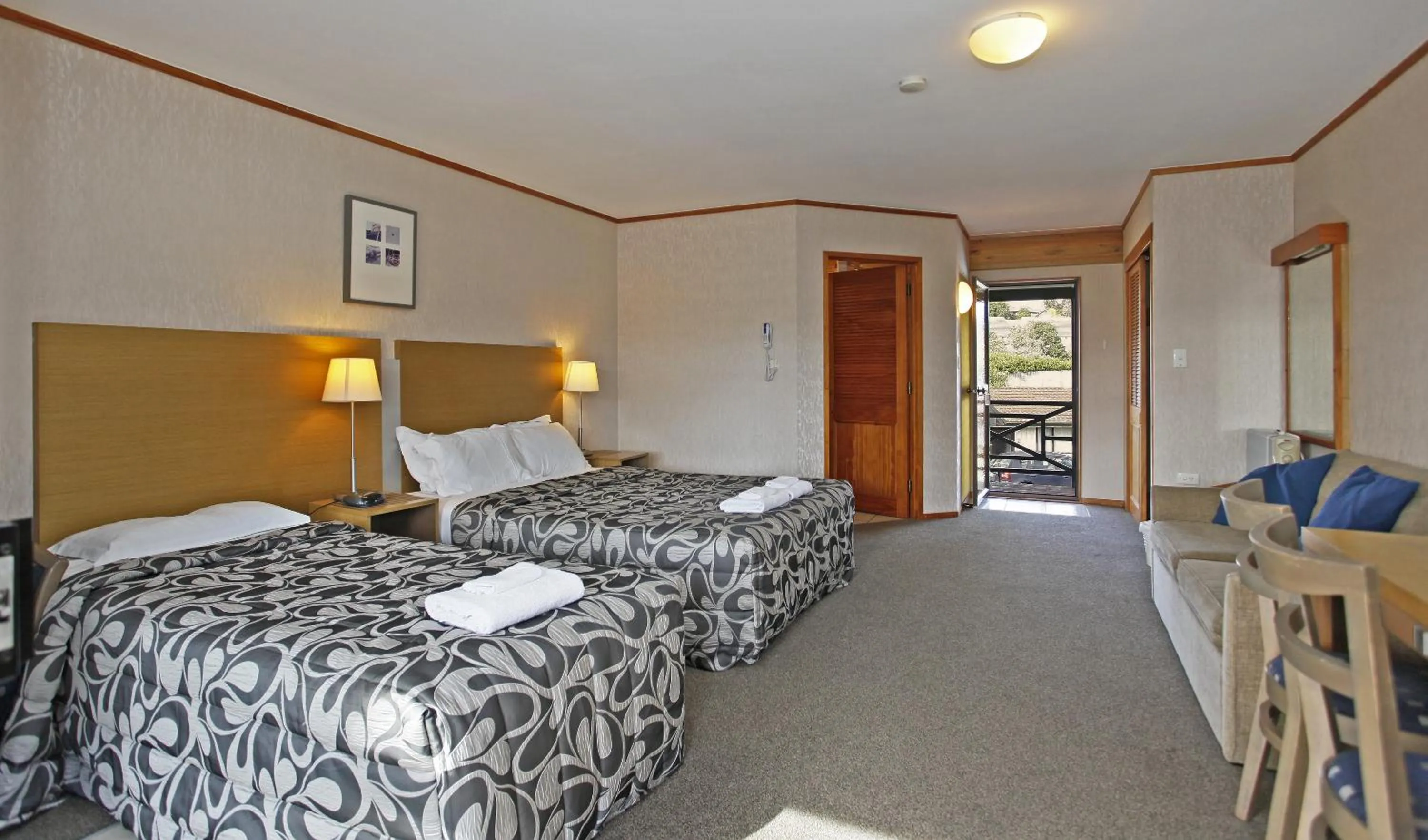 Bedroom, Bed in Walton Park Motor Lodge