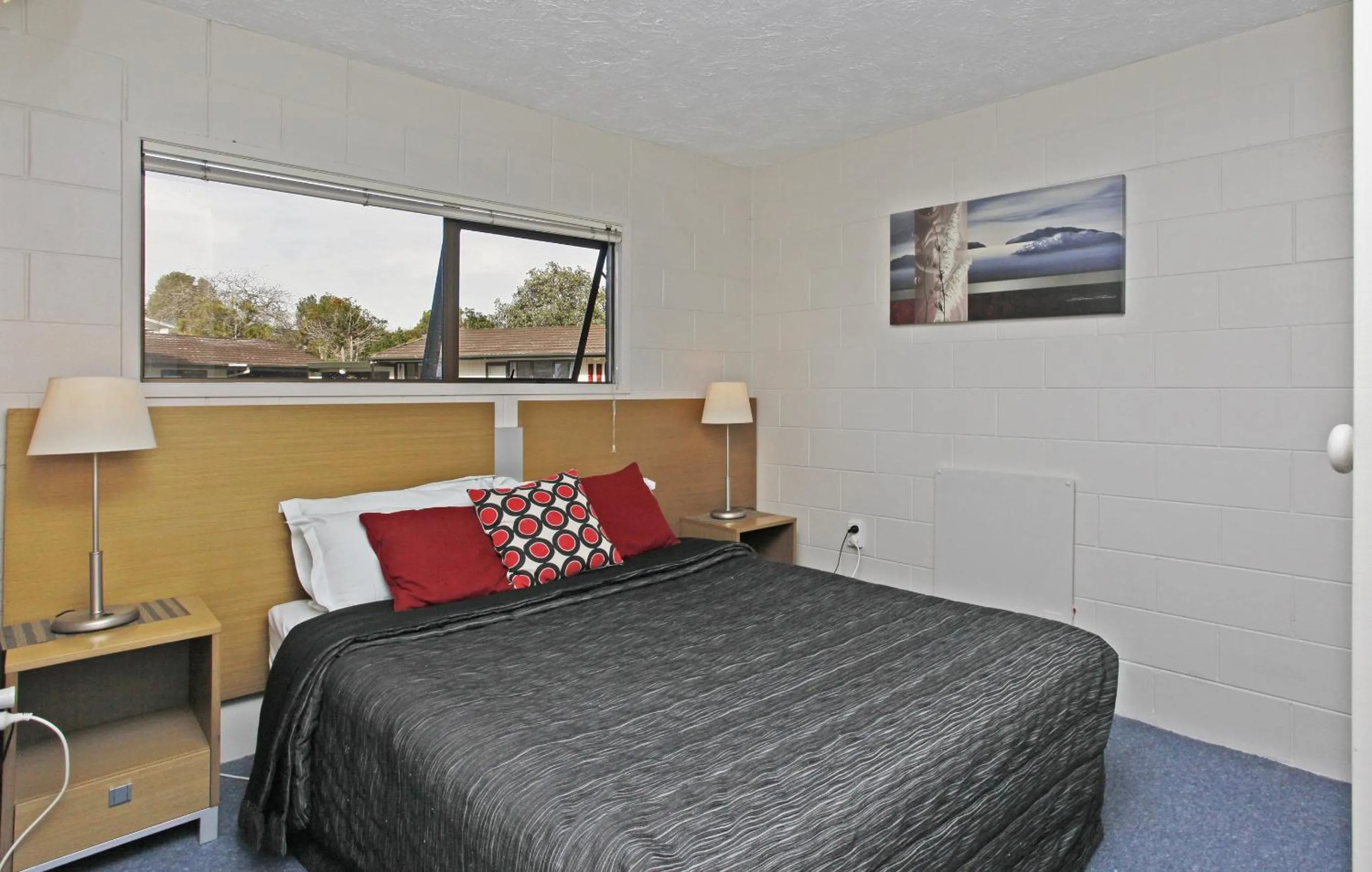 Bedroom, Bed in Walton Park Motor Lodge