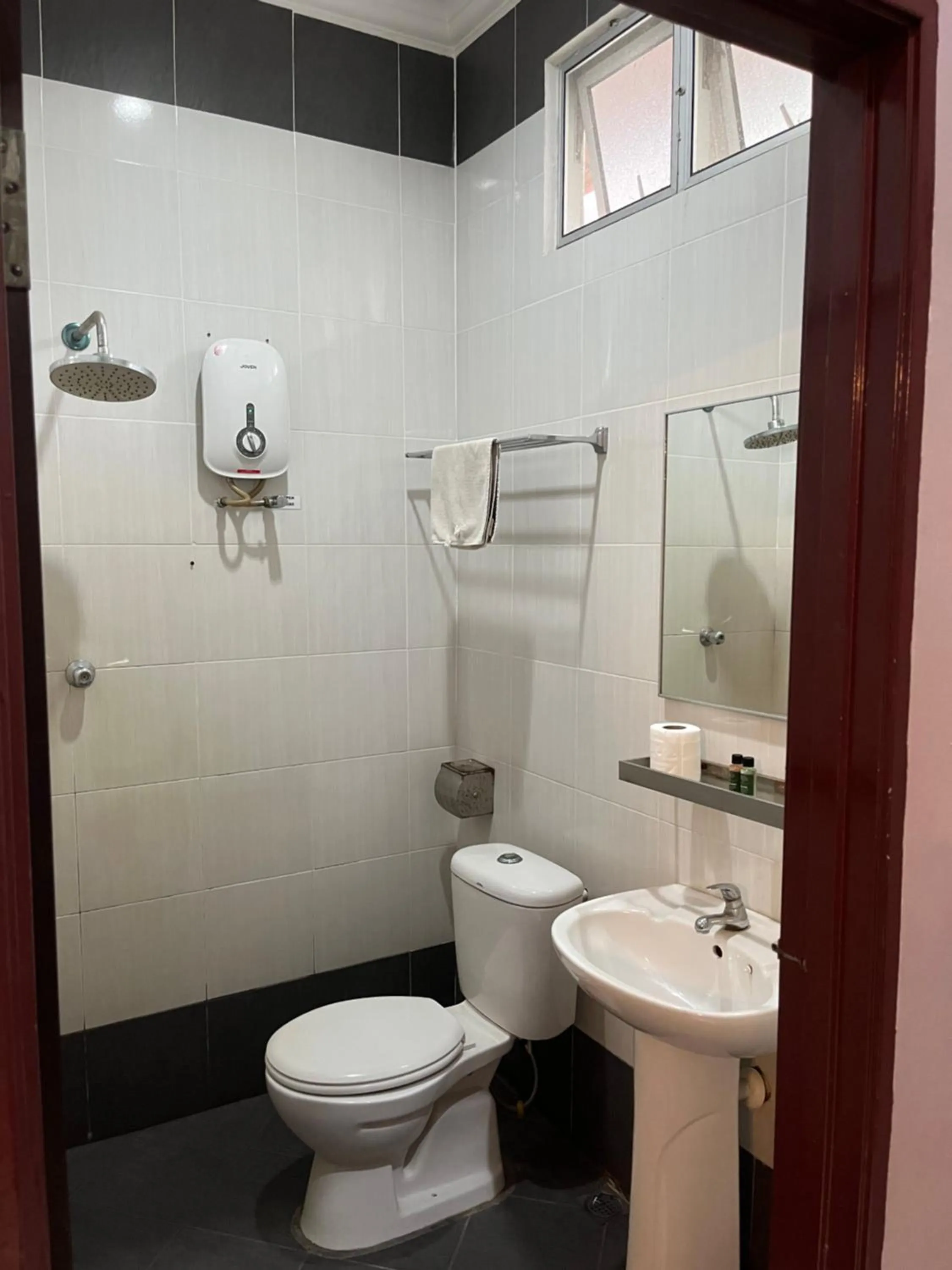 Shower in White Lodge