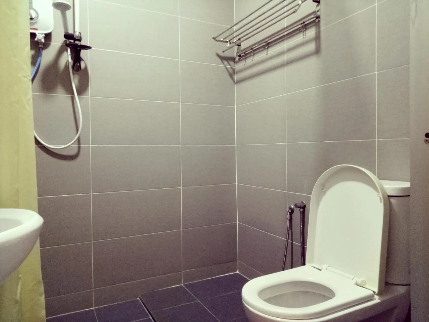 Bathroom in White Lodge