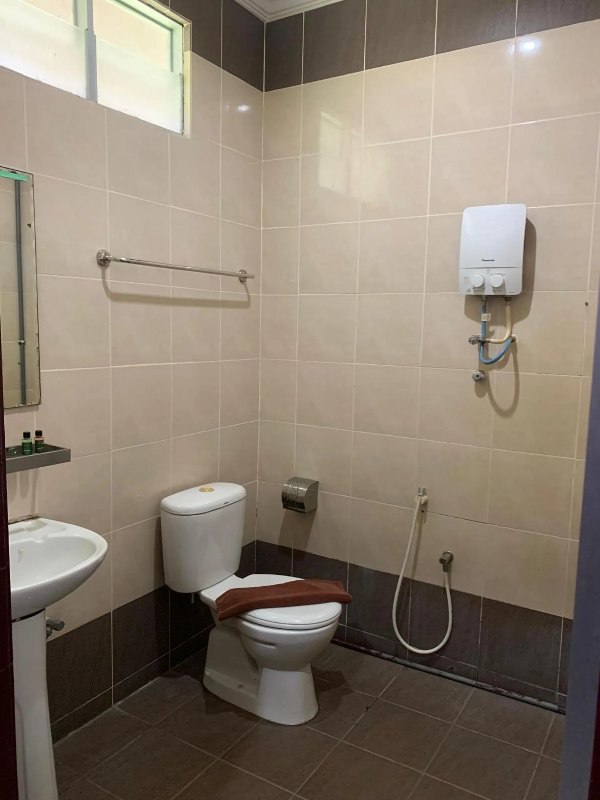 Shower in White Lodge