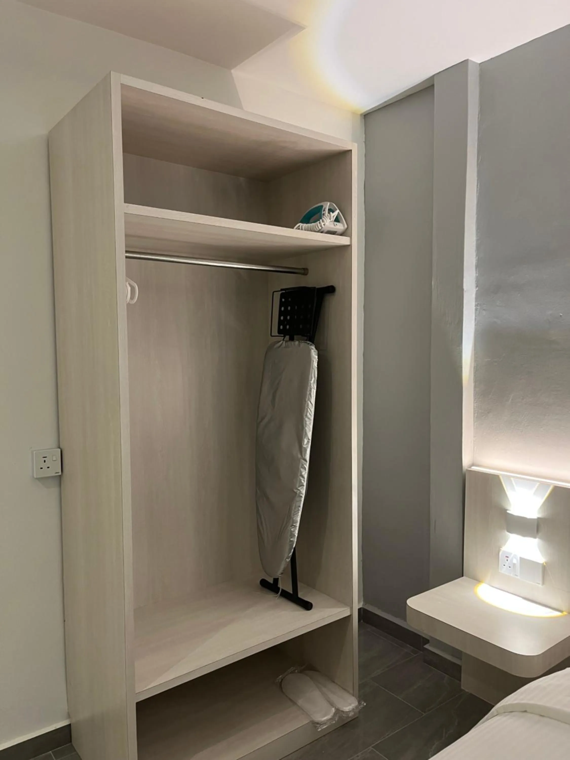 Photo of the whole room in White Lodge